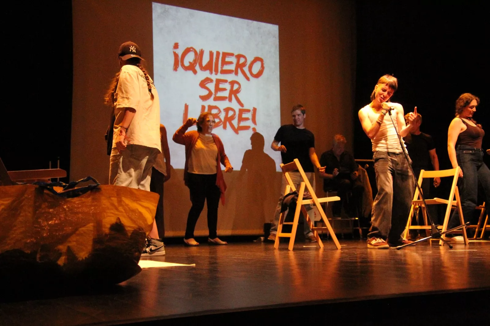 Grupo "En obras" en la Muestra de Teatro Joven con la obra "Casa". Foto Carlos Neofato