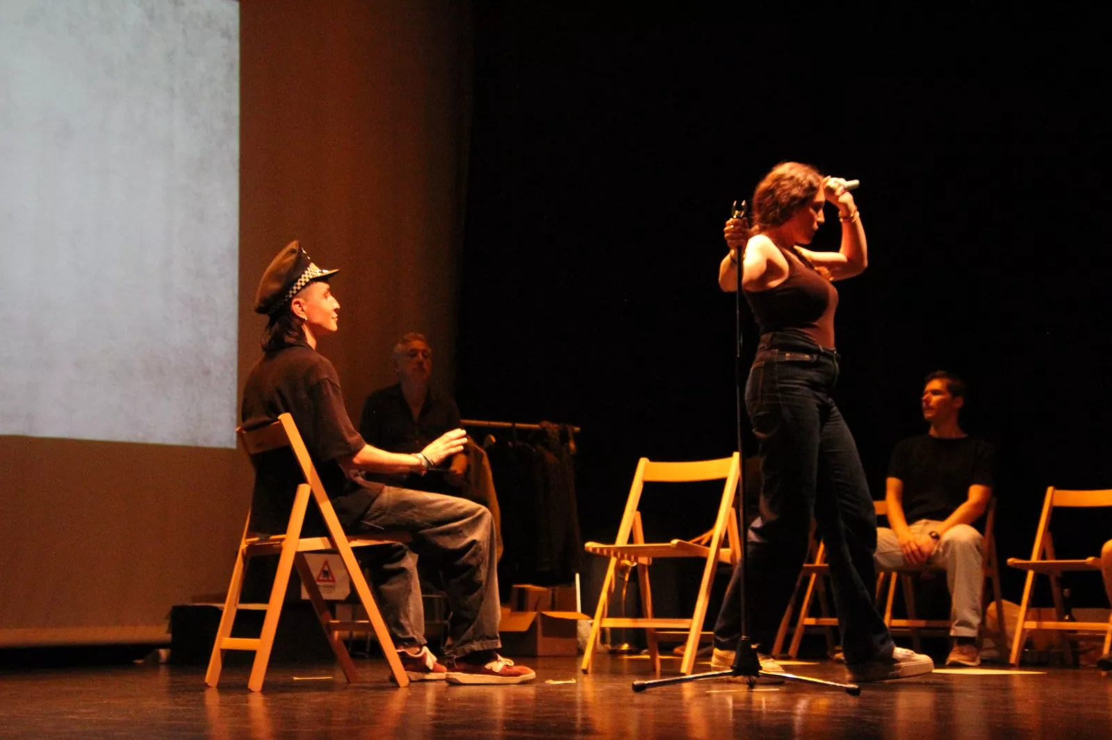 Grupo "En obras" en la Muestra de Teatro Joven con la obra "Casa". Foto Carlos Neofato