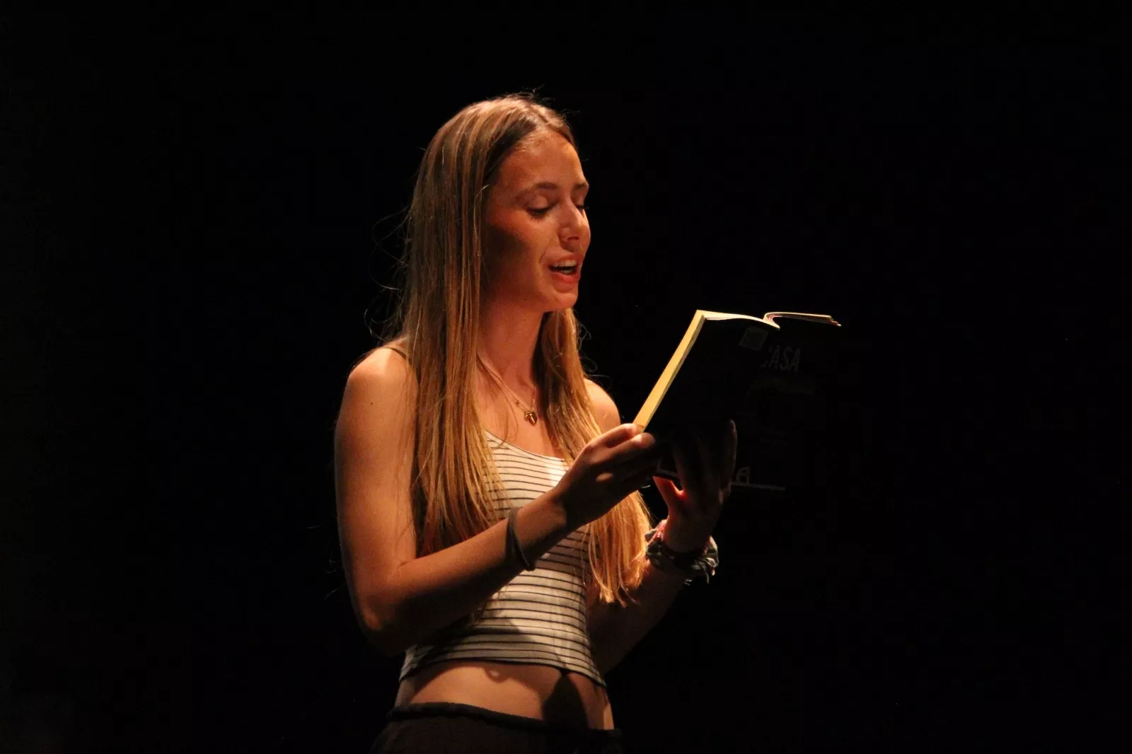 Grupo "En obras" en la Muestra de Teatro Joven con la obra "Casa". Foto Carlos Neofato