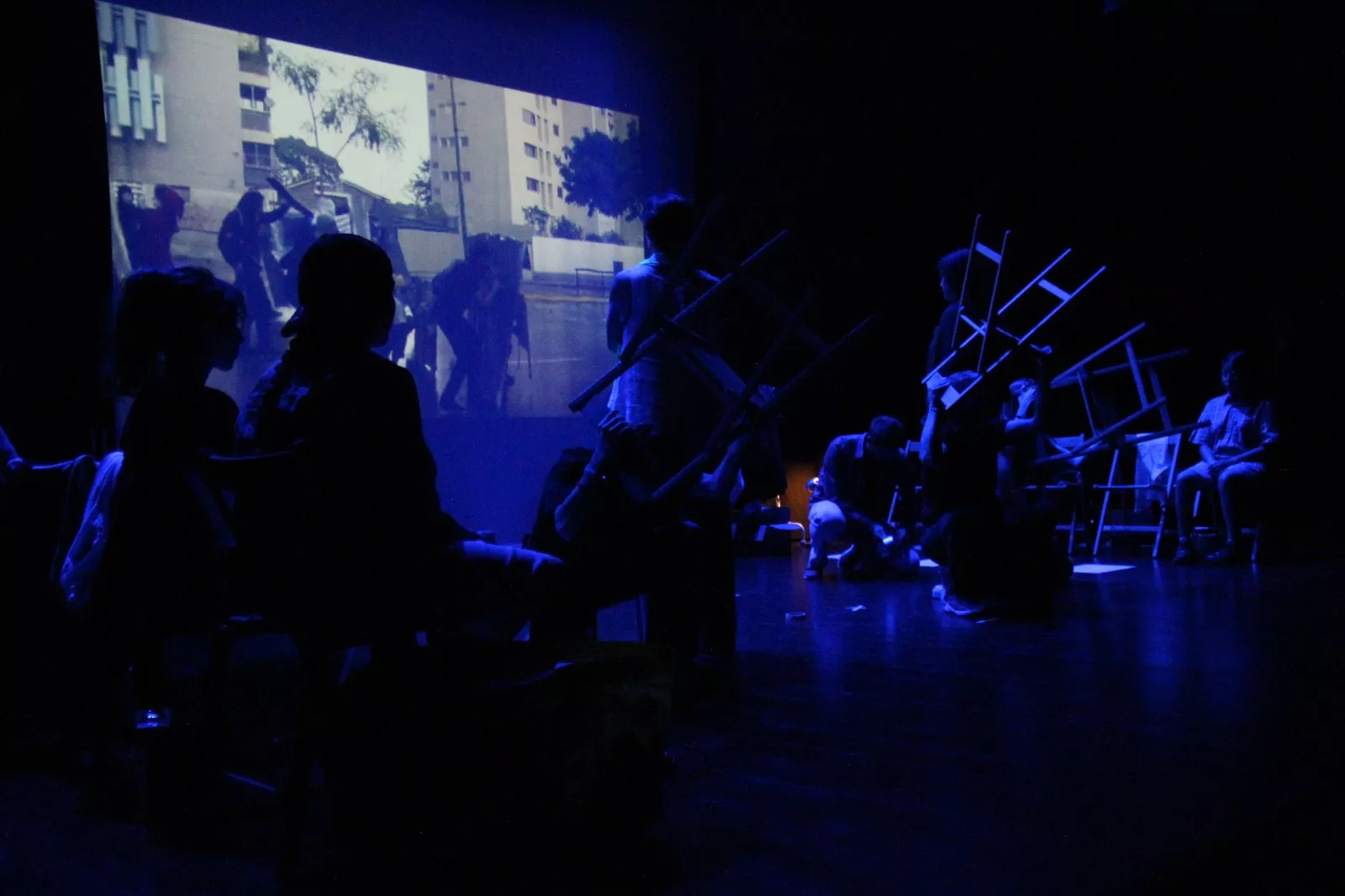 Grupo "En obras" en la Muestra de Teatro Joven con la obra "Casa". Foto Carlos Neofato