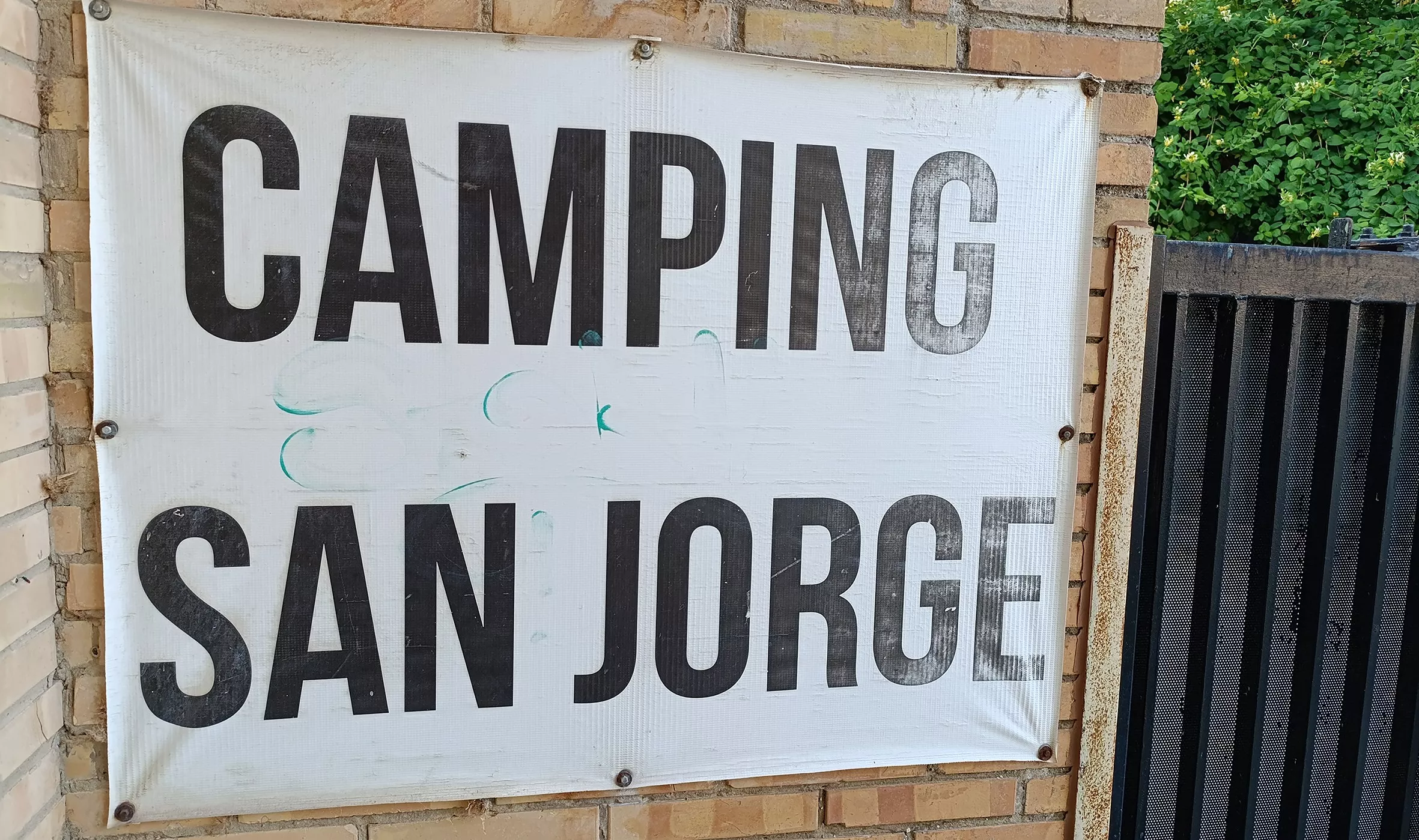 Cartel del Camping San Jorge. Foto PSOE
