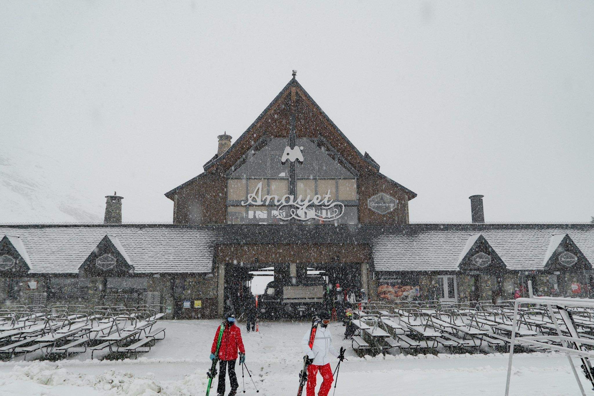 La nieve sigue cayendo en la estación de Formigal.