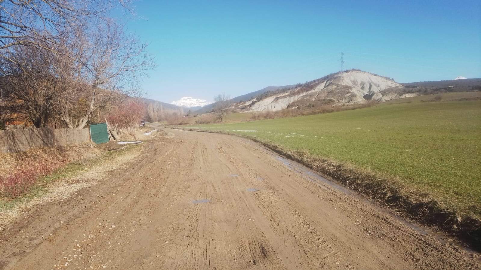 Estado actual del acceso a Ascara, camino que va a ser acondicionado.