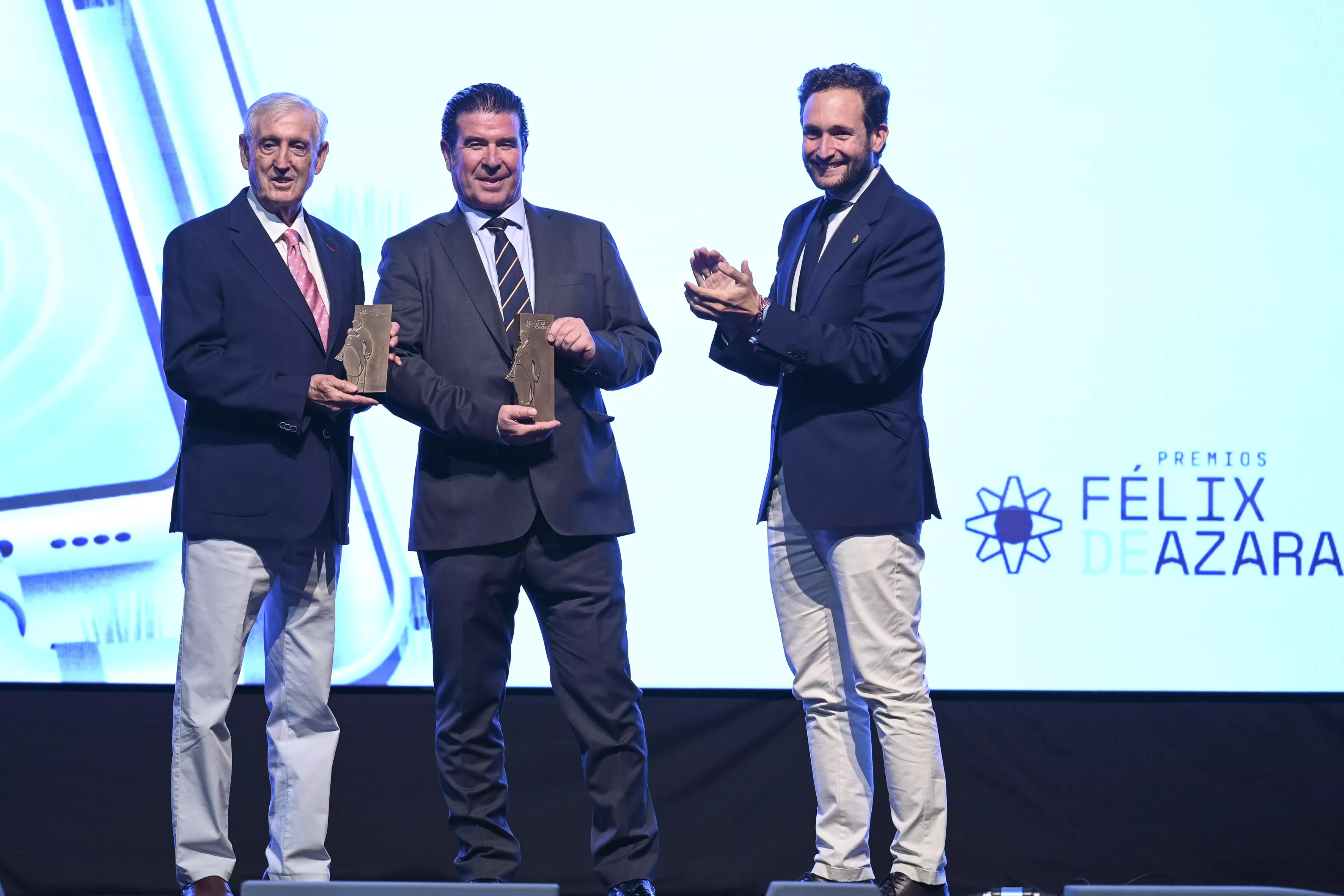 José Luis Pérez, José Antonio Pradas e Isaac Claver en la entrega del Galardón Félix de Azara