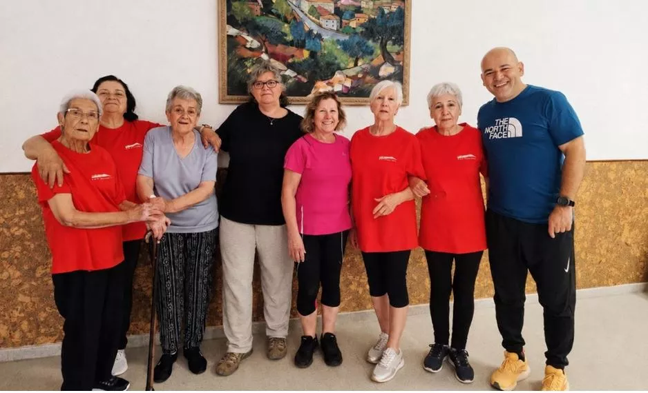 Grupo de actividad física de personas mayores de Peralta de Calasanz.