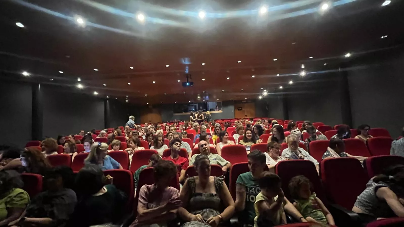 Representación de 'Tiempo ajeno' del El Taller Municipal de Danza Contemporánea. Foto Mercedes Manterola