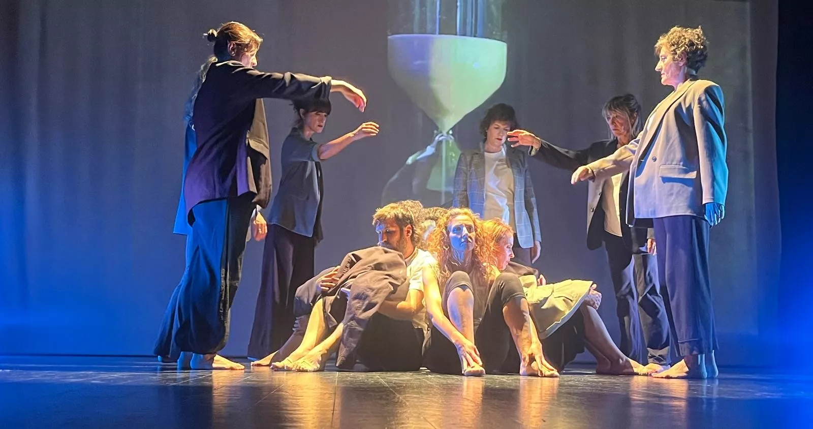Representación de 'Tiempo ajeno' del El Taller Municipal de Danza Contemporánea. Foto Mercedes Manterola