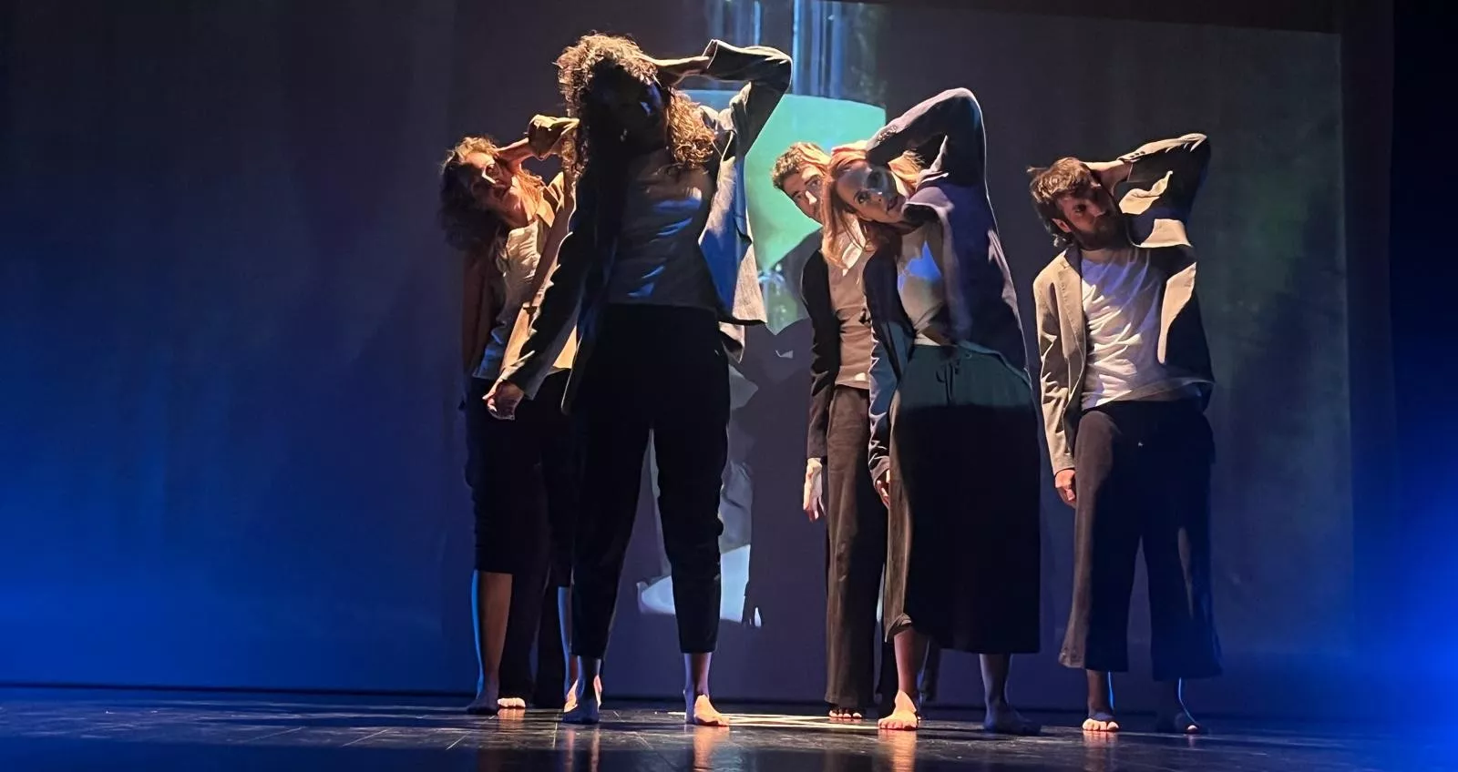 Representación de 'Tiempo ajeno' del El Taller Municipal de Danza Contemporánea. Foto Mercedes Manterola
