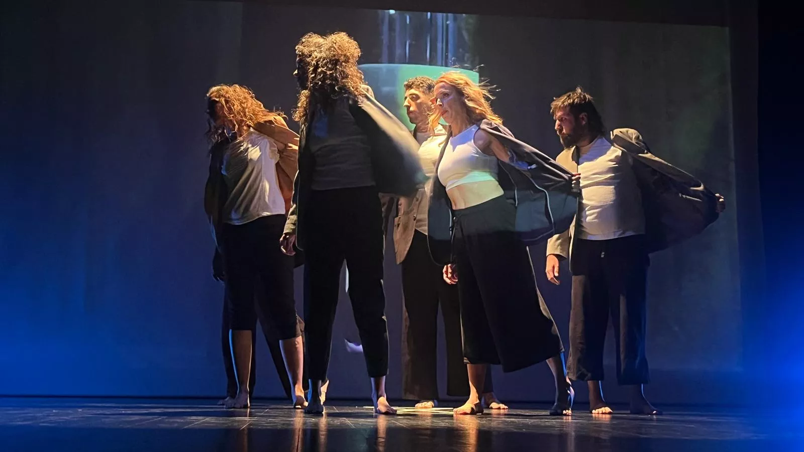 Representación de 'Tiempo ajeno' del El Taller Municipal de Danza Contemporánea. Foto Mercedes Manterola