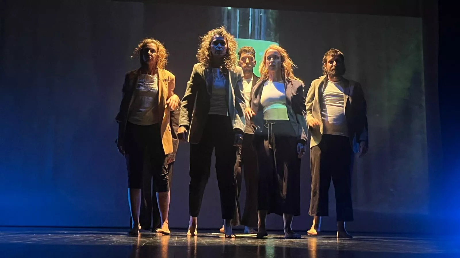 Representación de 'Tiempo ajeno' del El Taller Municipal de Danza Contemporánea. Foto Mercedes Manterola