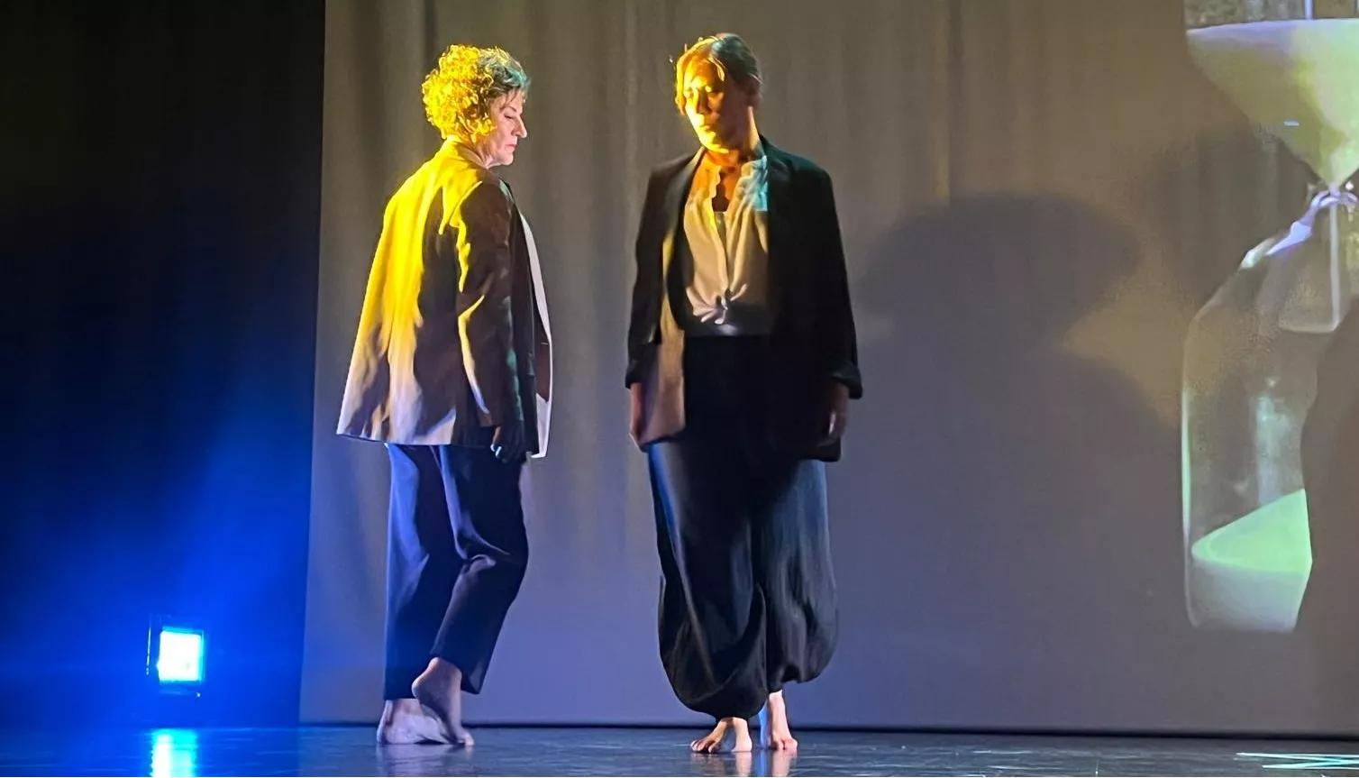 Representación de 'Tiempo ajeno' del El Taller Municipal de Danza Contemporánea. Foto Mercedes Manterola