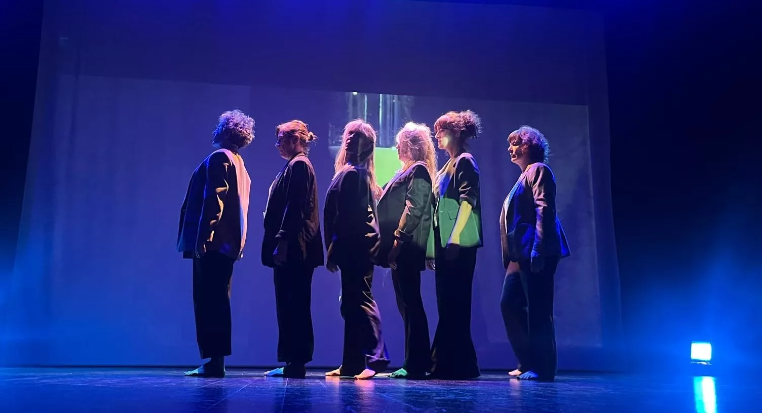 Representación de 'Tiempo ajeno' del El Taller Municipal de Danza Contemporánea. Foto Mercedes Manterola