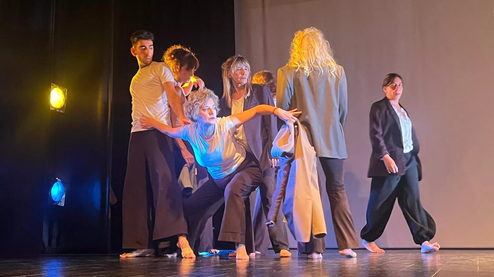 Representación de 'Tiempo ajeno' del El Taller Municipal de Danza Contemporánea. Foto Mercedes Manterola