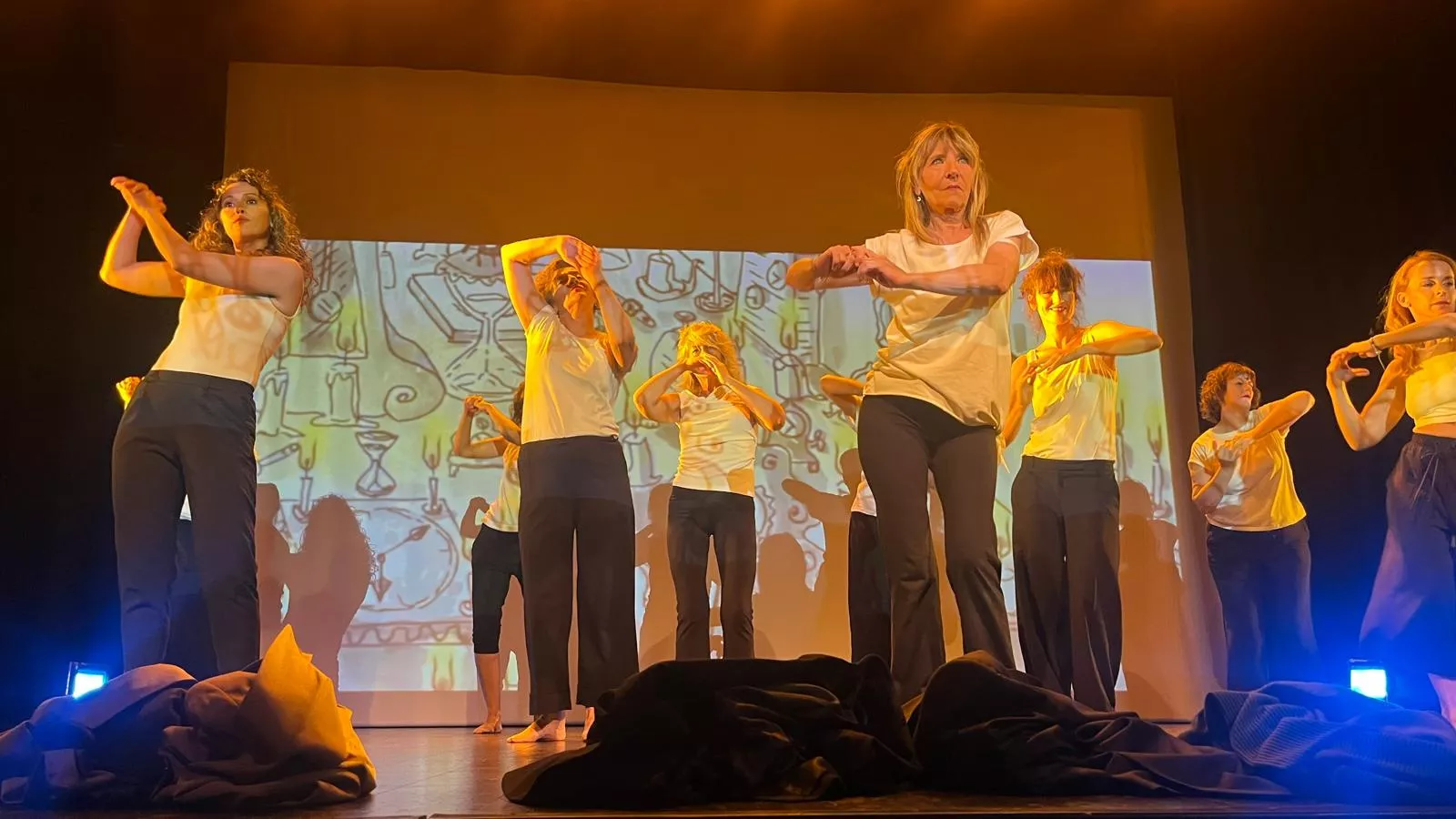 Representación de 'Tiempo ajeno' del El Taller Municipal de Danza Contemporánea. Foto Mercedes Manterola