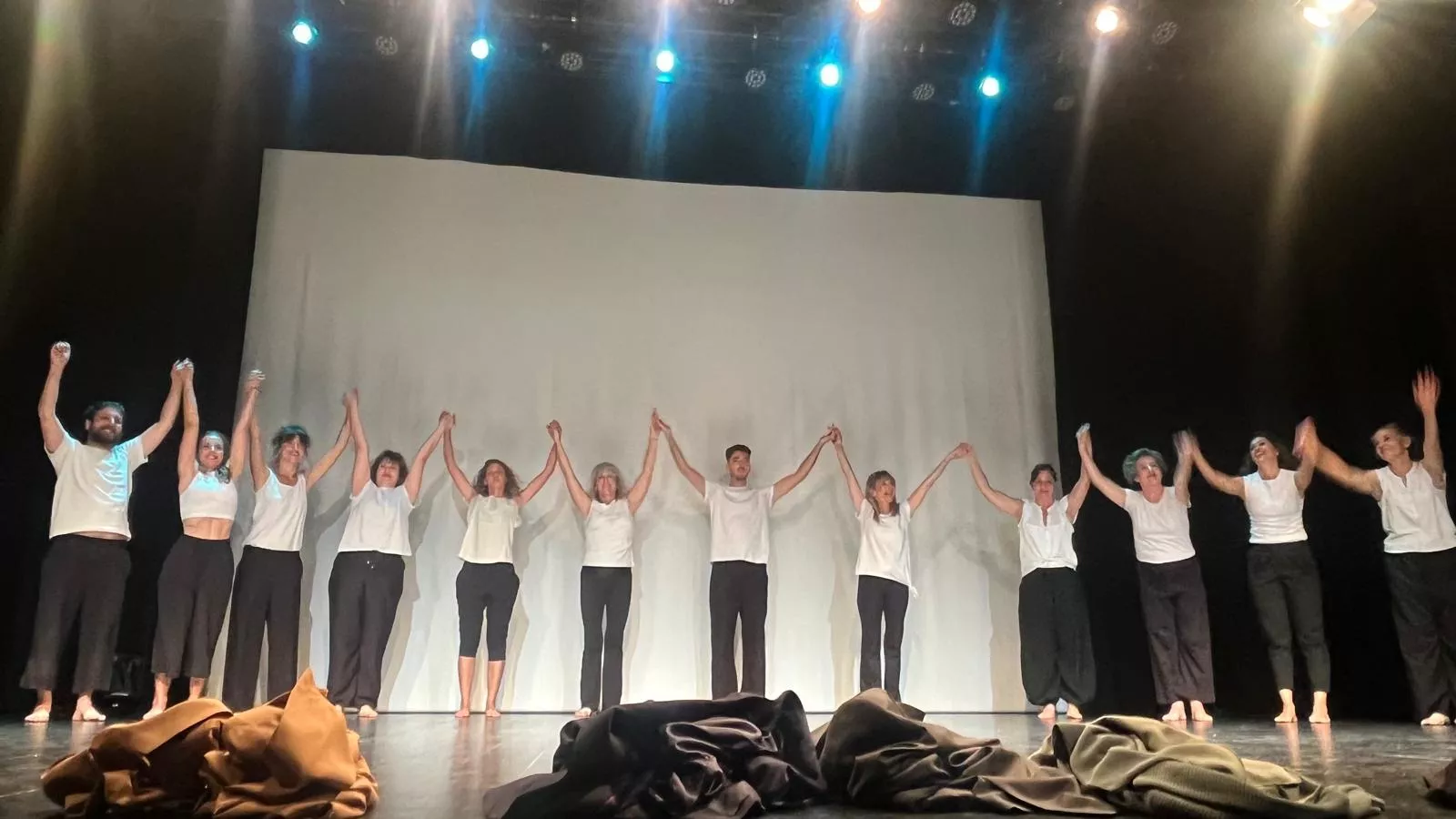 Representación de 'Tiempo ajeno' del El Taller Municipal de Danza Contemporánea. Foto Mercedes Manterola