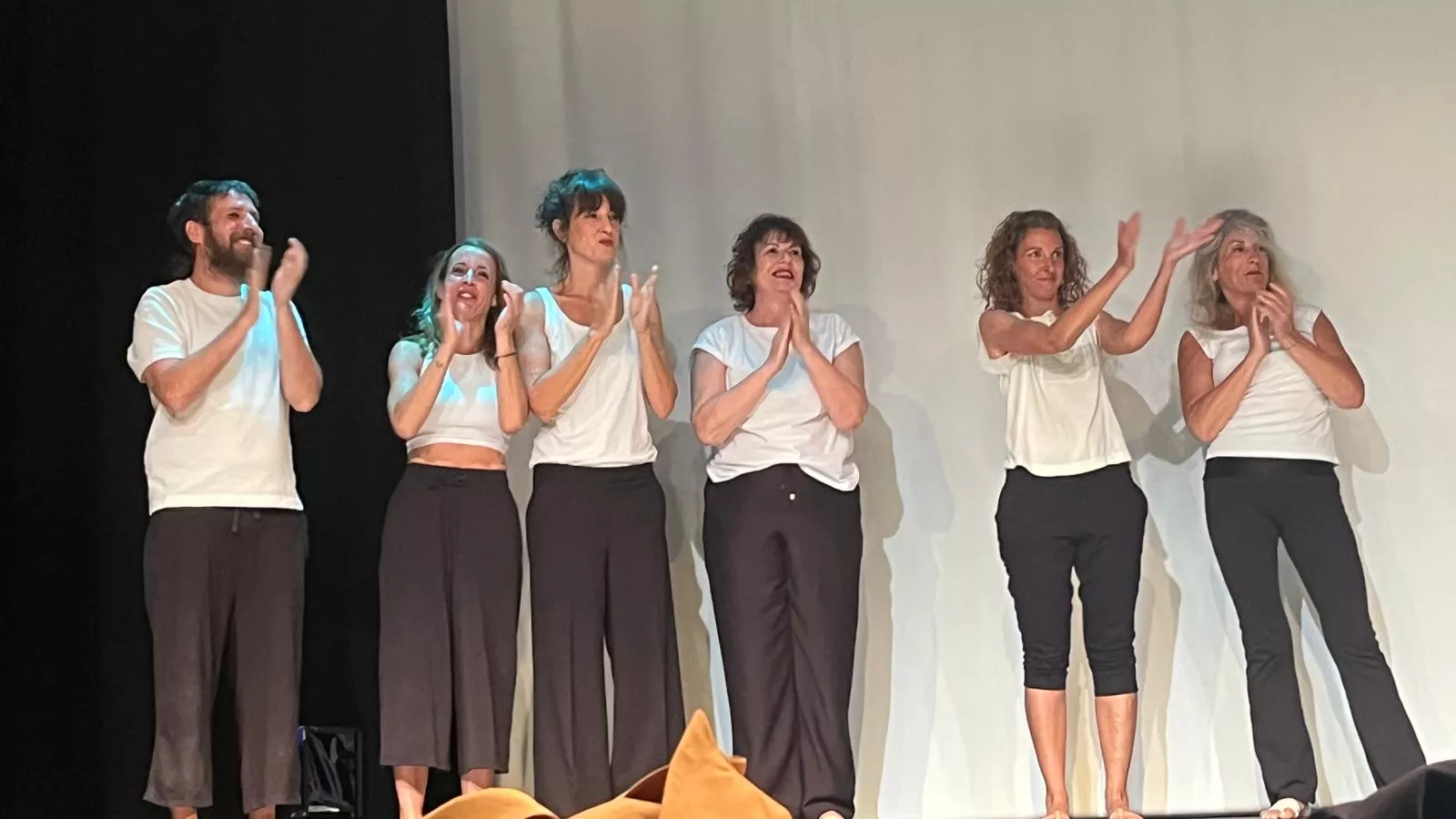 Representación de 'Tiempo ajeno' del El Taller Municipal de Danza Contemporánea. Foto Mercedes Manterola