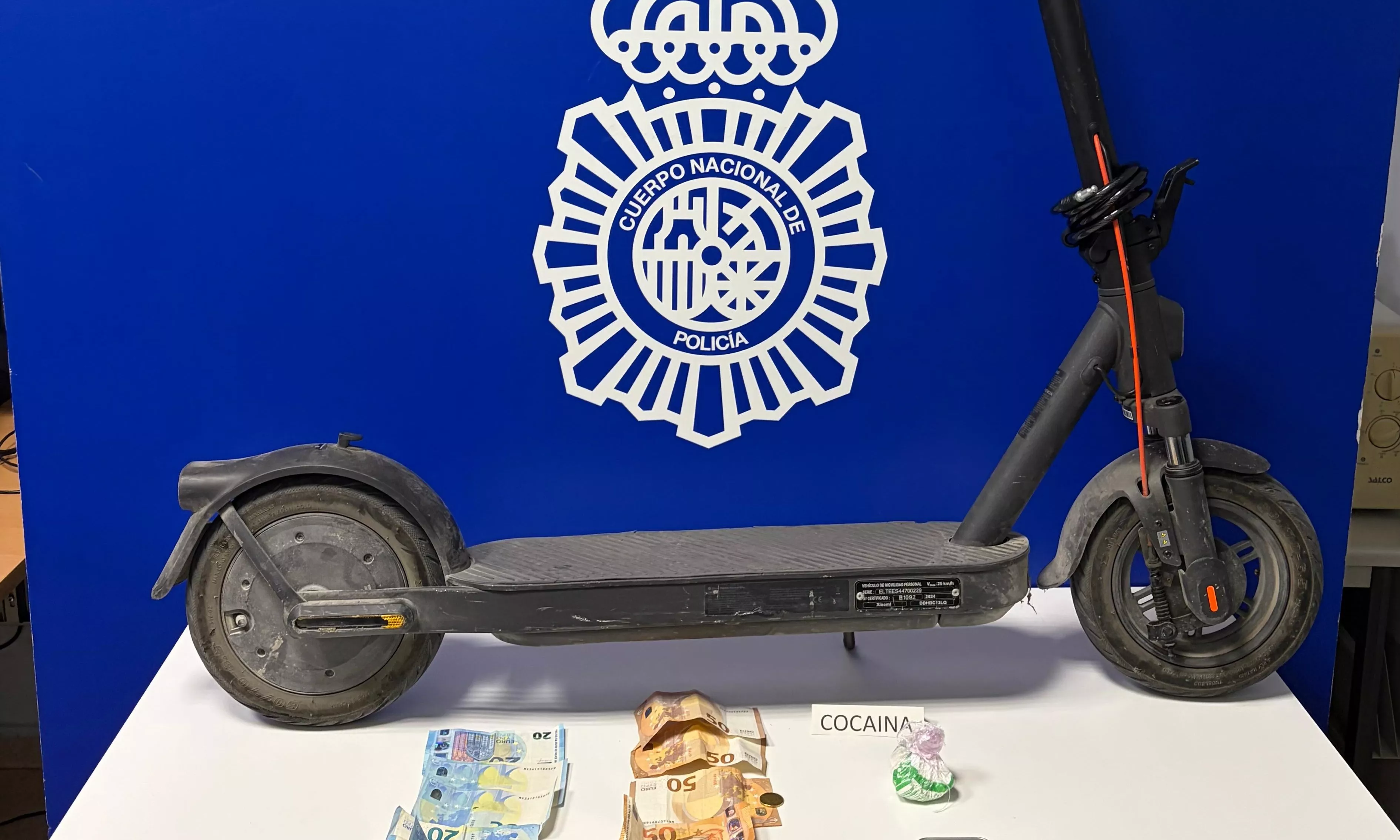 Detenido un joven de 29 años que conducía temerariamente un patinete y portaba 44 años de cocaína