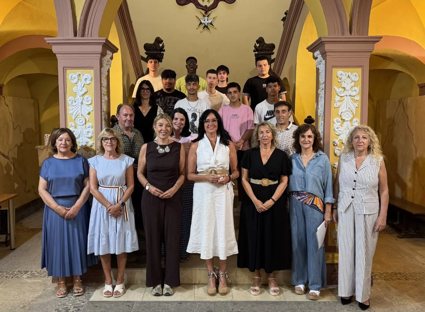 Foto de familia de la entrega de los diplomas