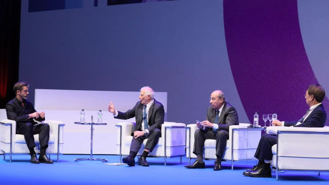 Borrell con Calderón y Un-Chan Chung Borrell con Calderón y Un-Chan Chung