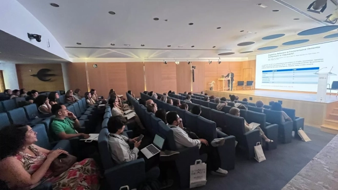 Imagen del salón de actos de Fundación Ibercaja en el arranque de la jornada. Foto Mercdes Manterola Imagen del salón de actos de Fundación Ibercaja en el arranque de la jornada. Foto Mercdes Manterola