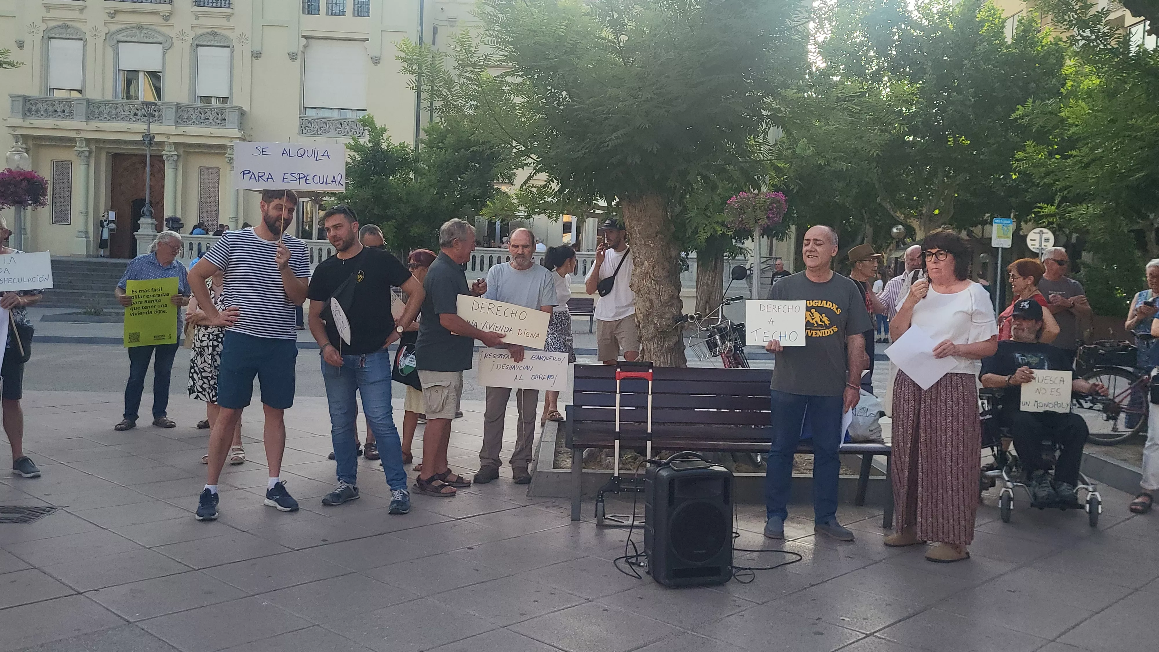 Protesta convocada por la Plataforma Vivienda Huesca. Foto Mercedes Manterola