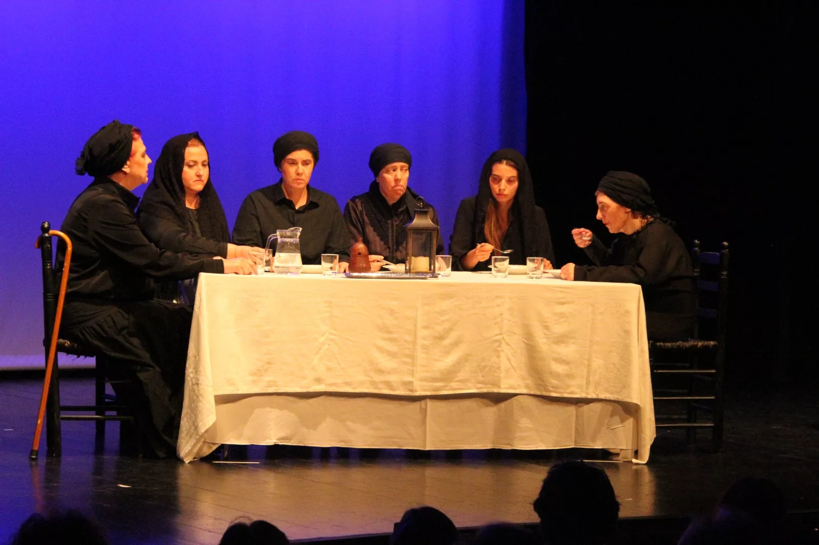 Representación de 'La casa de Bernarda Alba' por Alcorque Teatro en la Muestra Joven. Foto Carlos Neofato