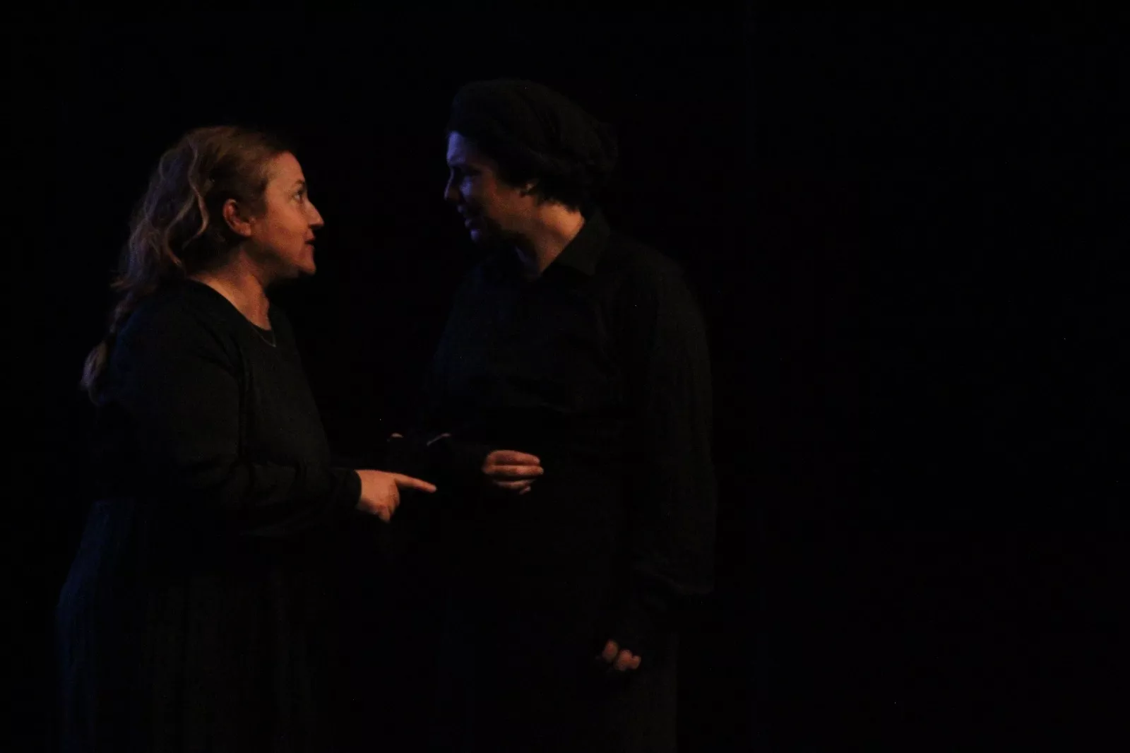Representación de 'La casa de Bernarda Alba' por Alcorque Teatro en la Muestra Joven. Foto Carlos Neofato
