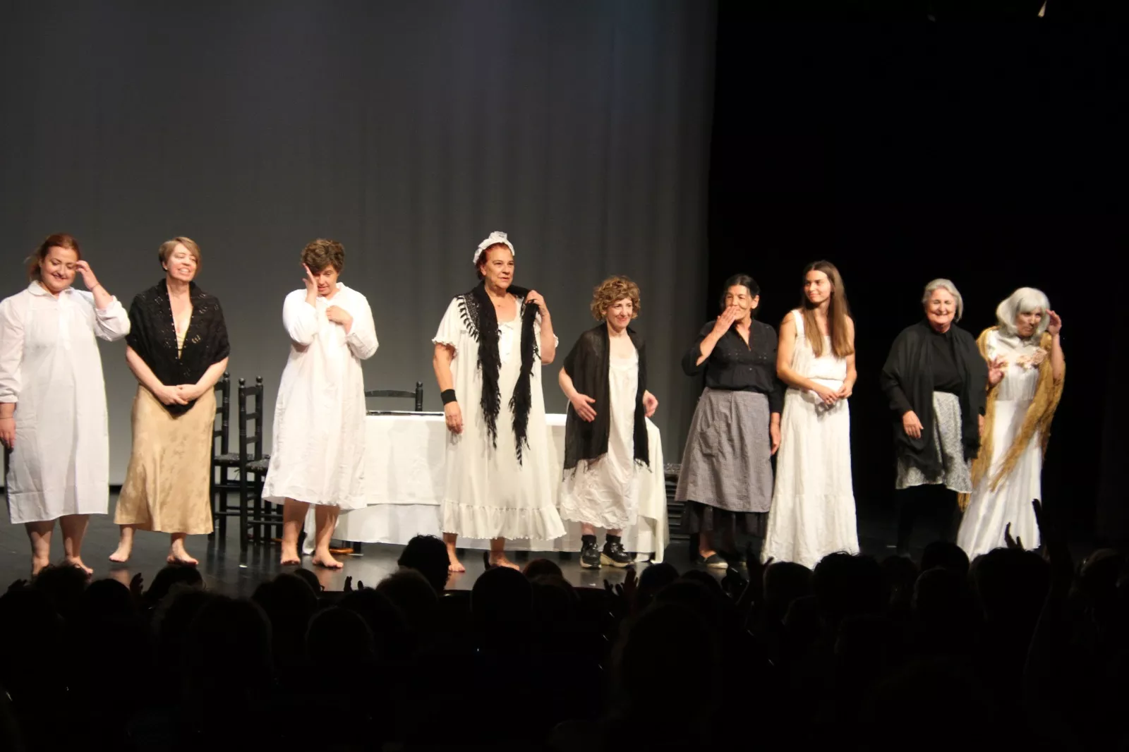 Representación de 'La casa de Bernarda Alba' por Alcorque Teatro en la Muestra Joven. Foto Carlos Neofato