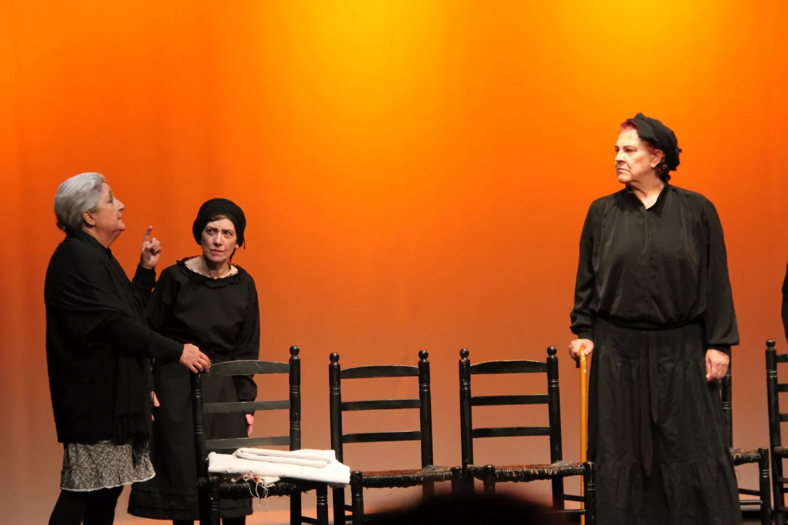 Representación de 'La casa de Bernarda Alba' por Alcorque Teatro en la Muestra Joven. Foto Carlos Neofato
