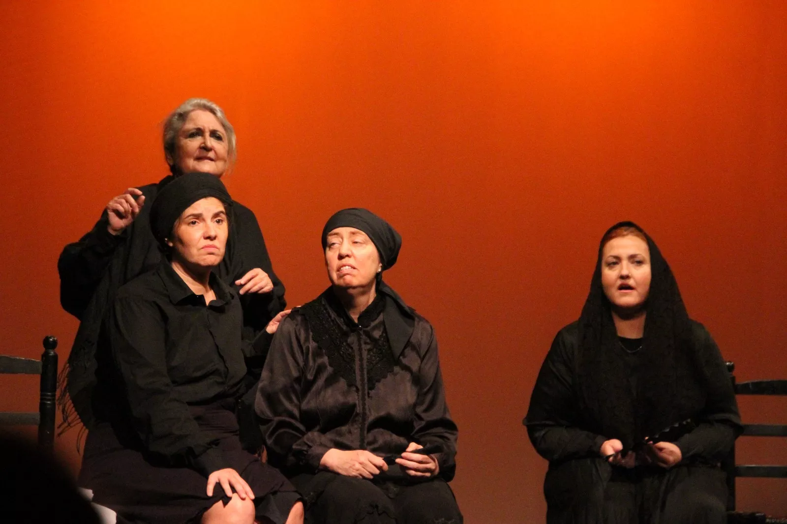 Representación de 'La casa de Bernarda Alba' por Alcorque Teatro en la Muestra Joven. Foto Carlos Neofato