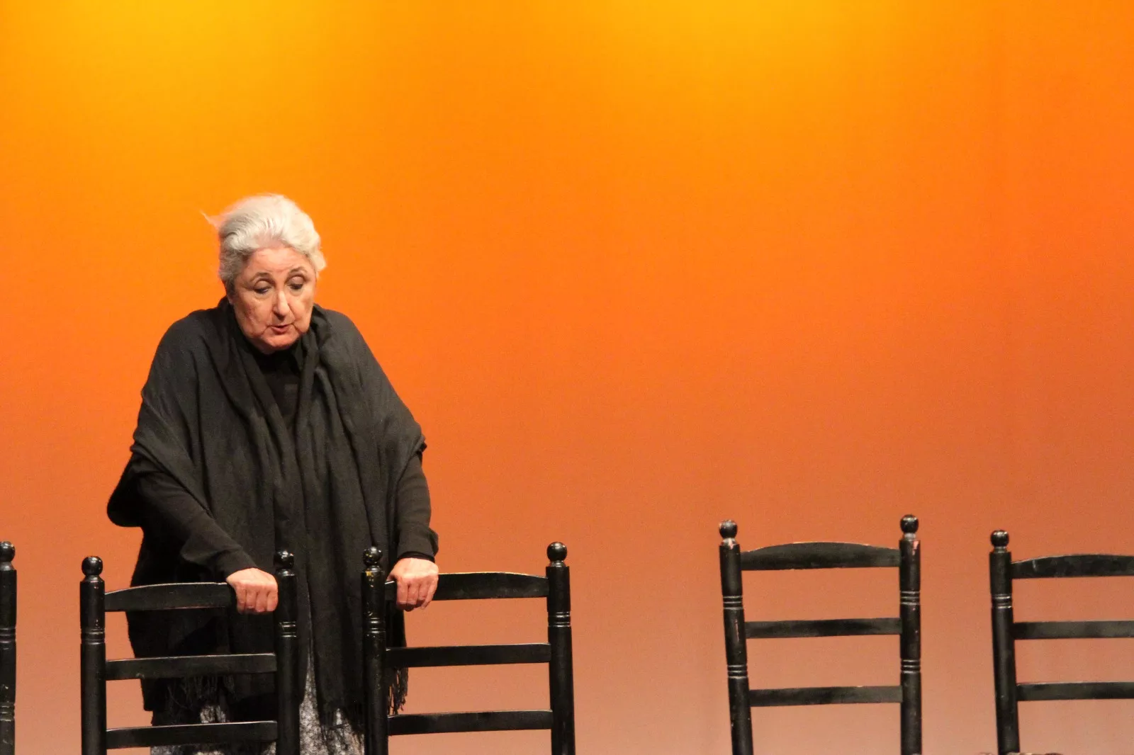 Representación de 'La casa de Bernarda Alba' por Alcorque Teatro en la Muestra Joven. Foto Carlos Neofato