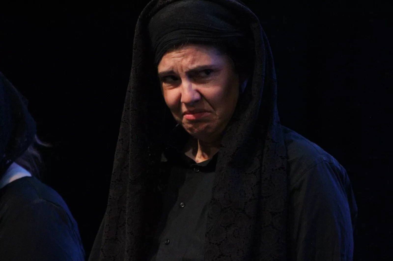 Representación de 'La casa de Bernarda Alba' por Alcorque Teatro en la Muestra Joven. Foto Carlos Neofato