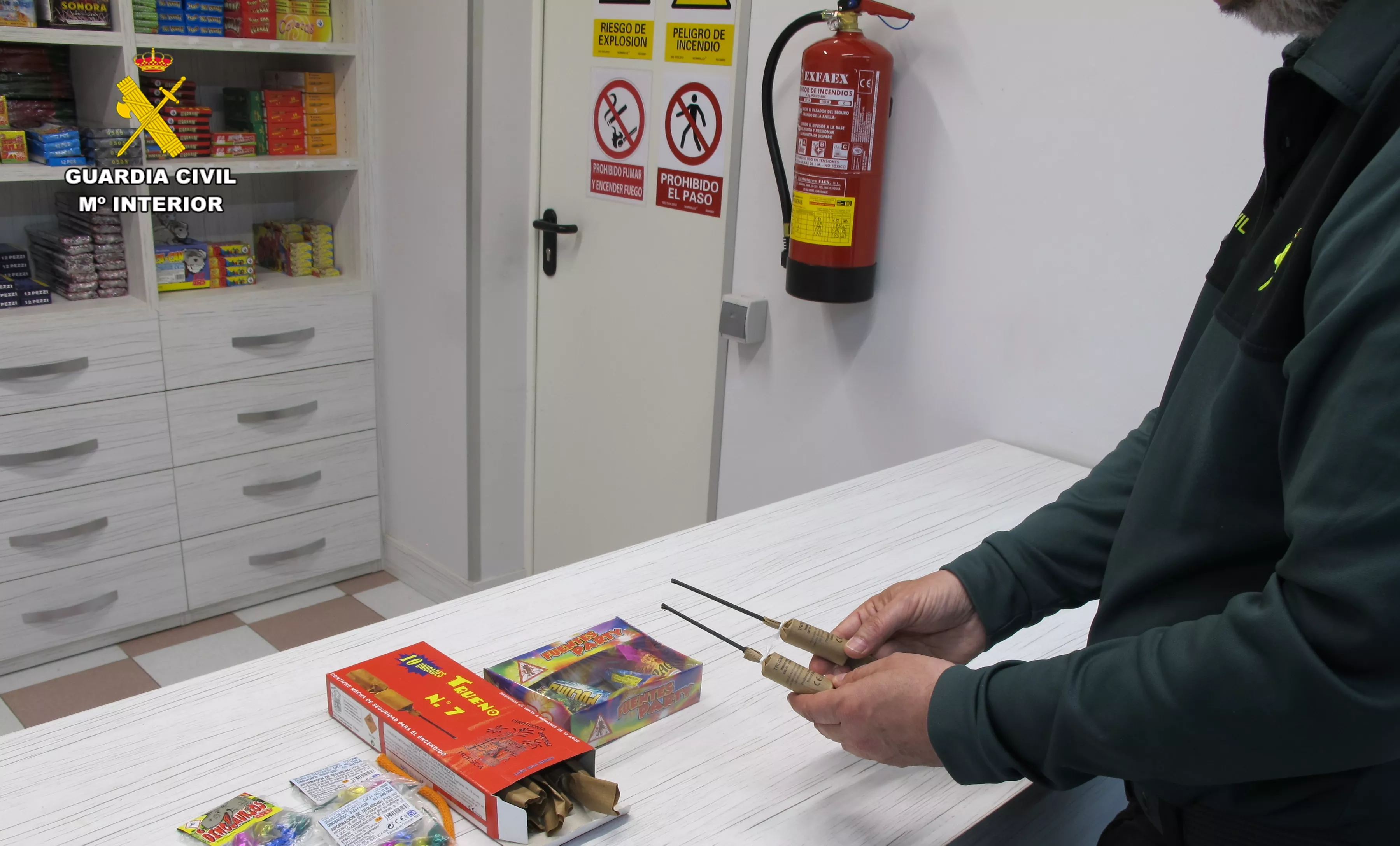 La Guardia Civil refuerza el control de la pirotecnia durante las fiestas de verano