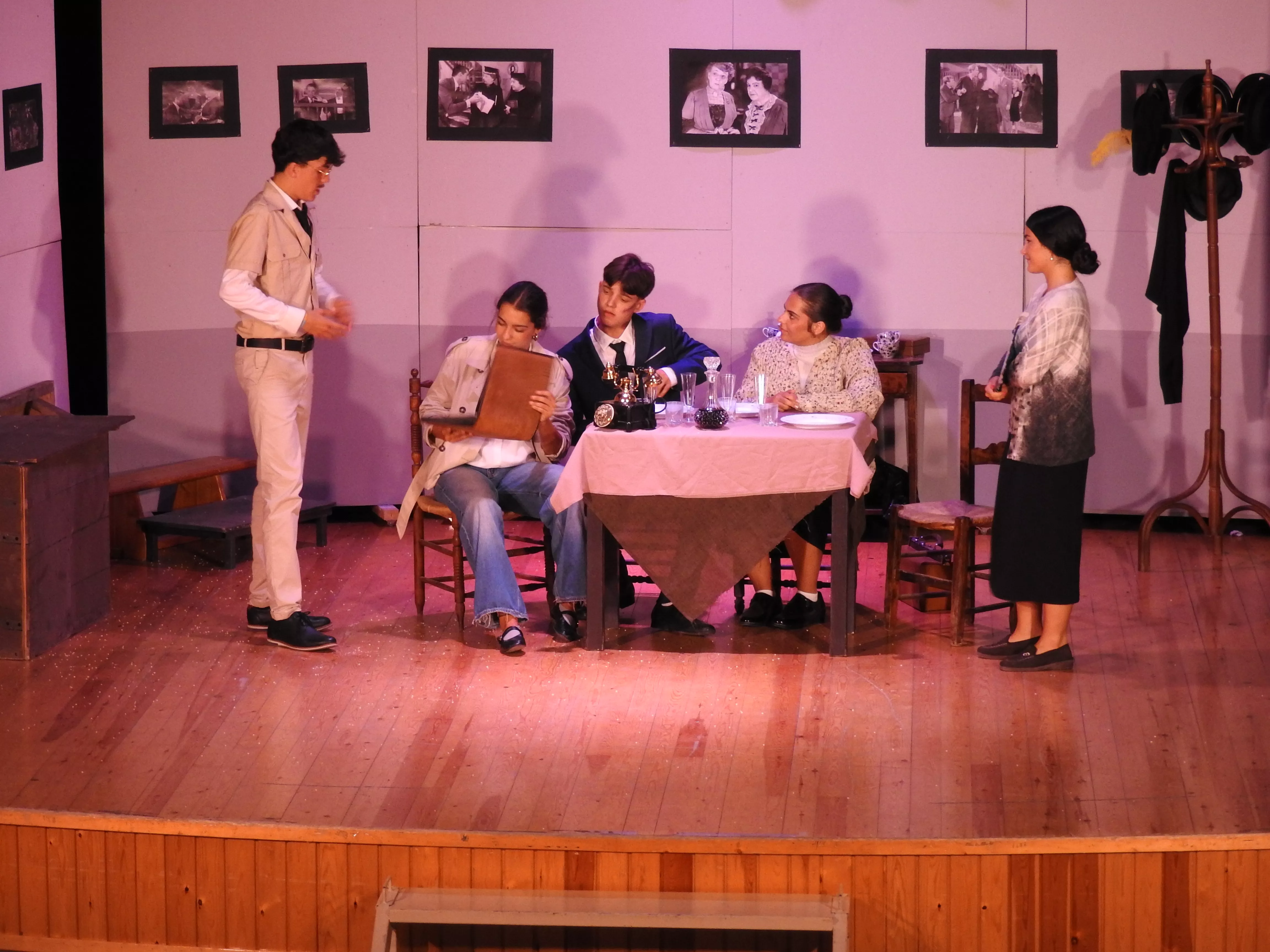 Representación de Arsénico por compasión del alumnado de 4 de la ESO de Almudévar. Foto Emilio Matías