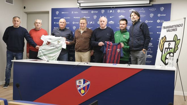 Foto de familia tras la firma del acuerdo. Foto: Alejandro Sanagustín Foto de familia tras la firma del acuerdo. Foto: Alejandro Sanagustín