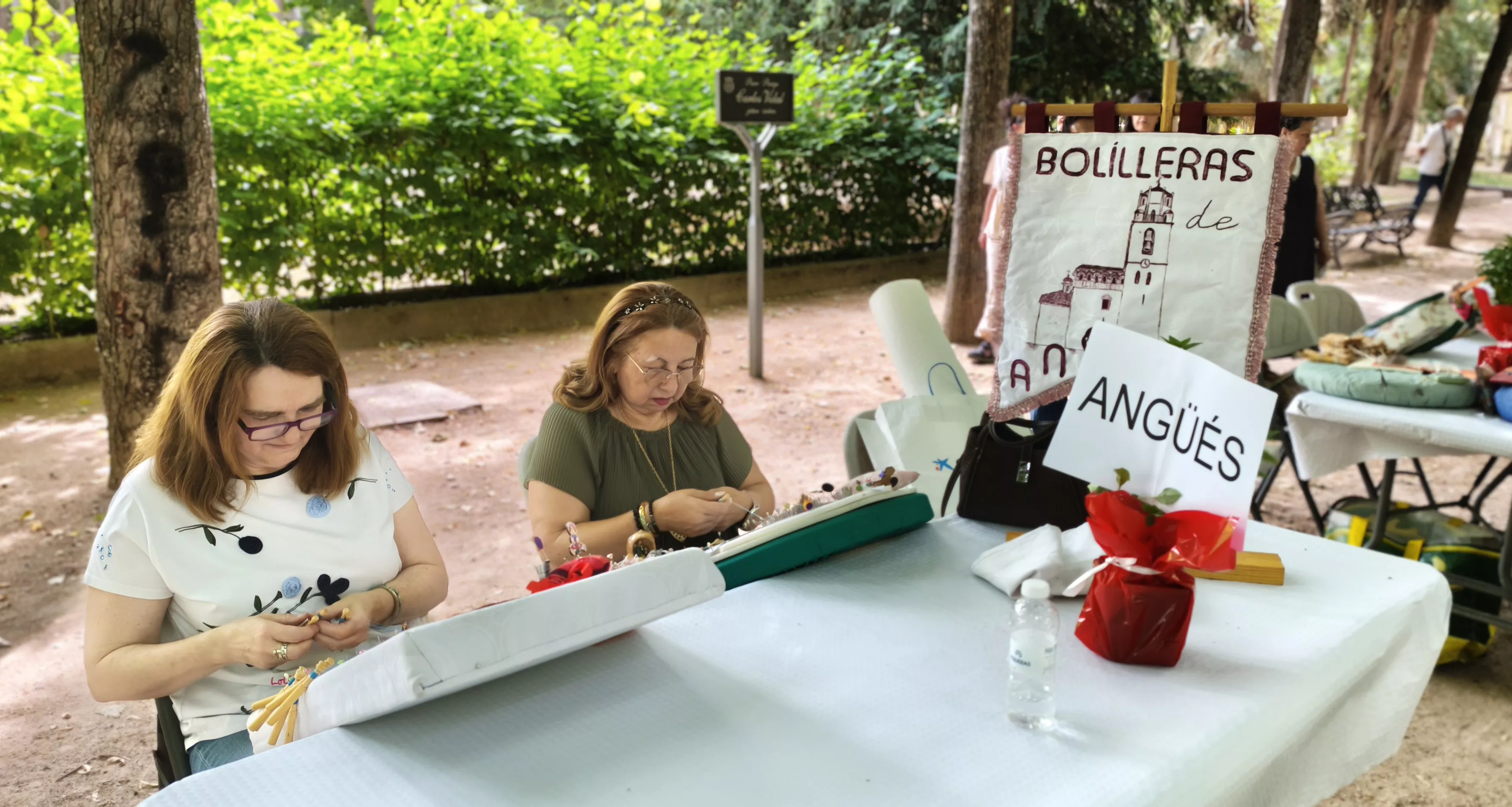  XVIII Encuentro de Bolillos Osca en el Parque Miguel Servet. Foto María José Sampietro Brosed