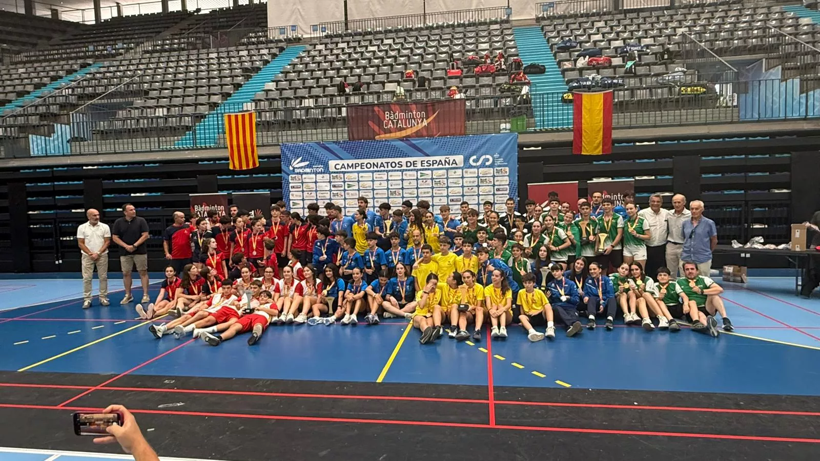 Los dos podios al completo