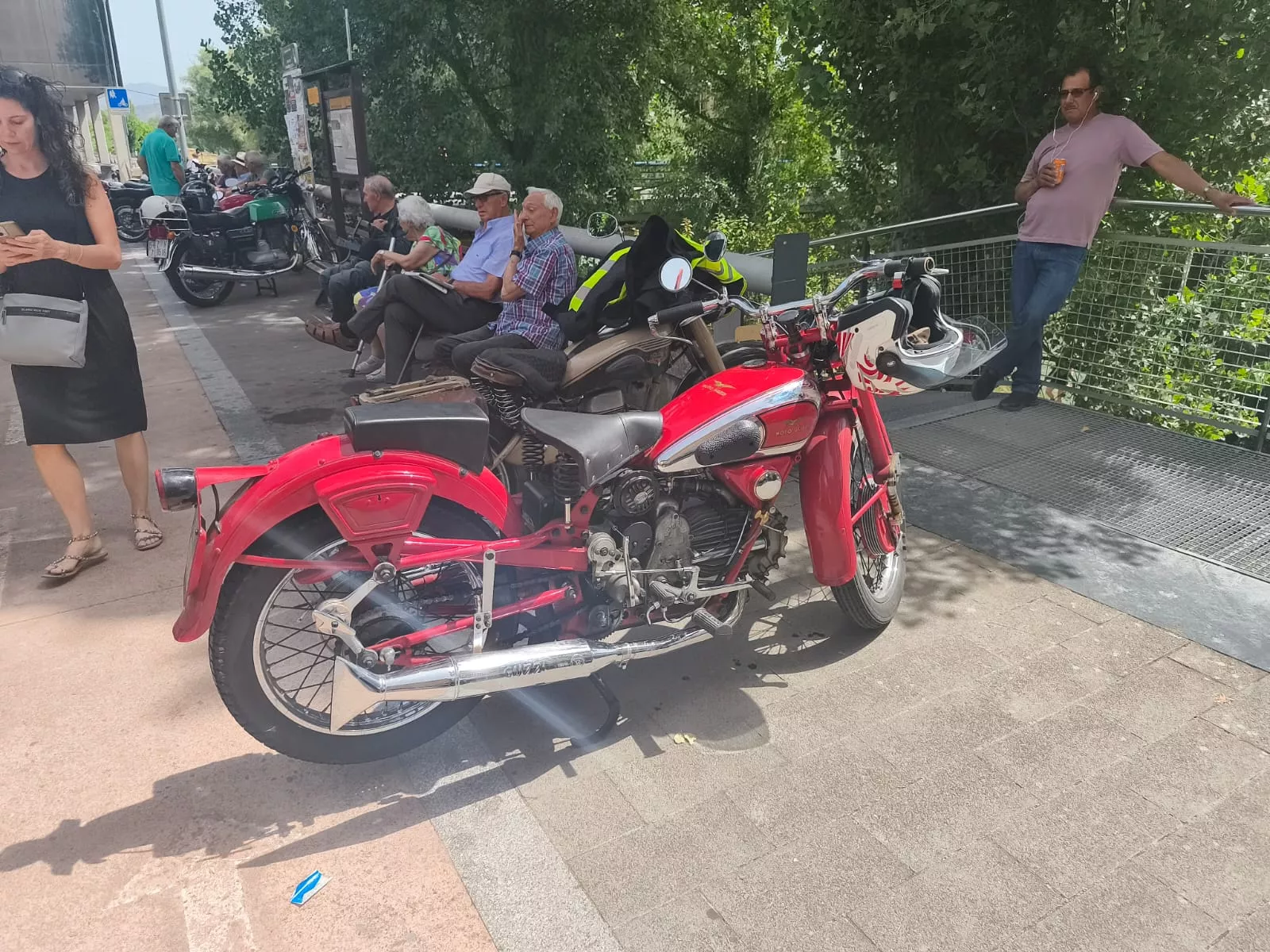 Concentración de motos antiguas en El Grado