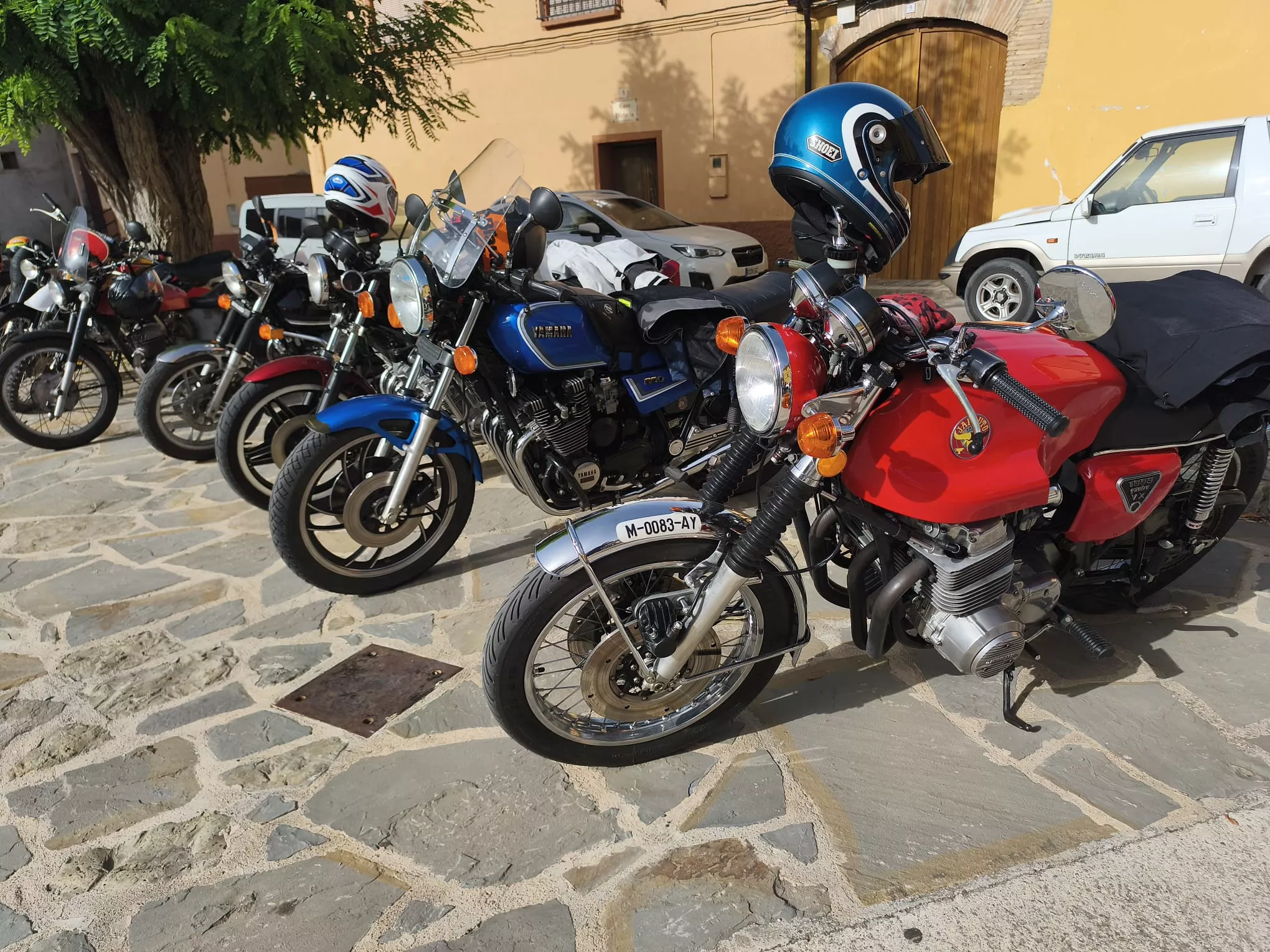 Concentración de motos antiguas en El Grado