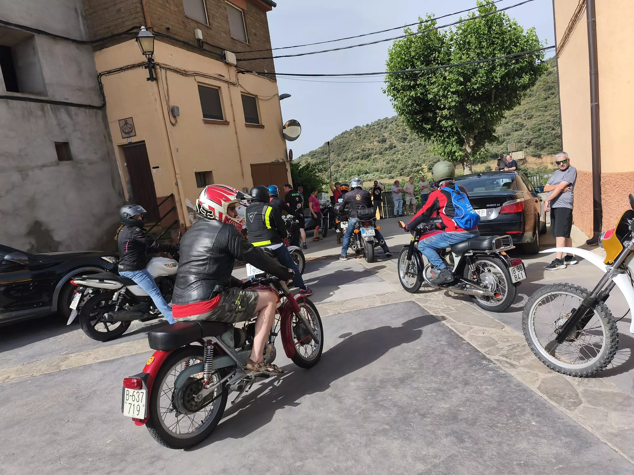Concentración de motos antiguas en El Grado