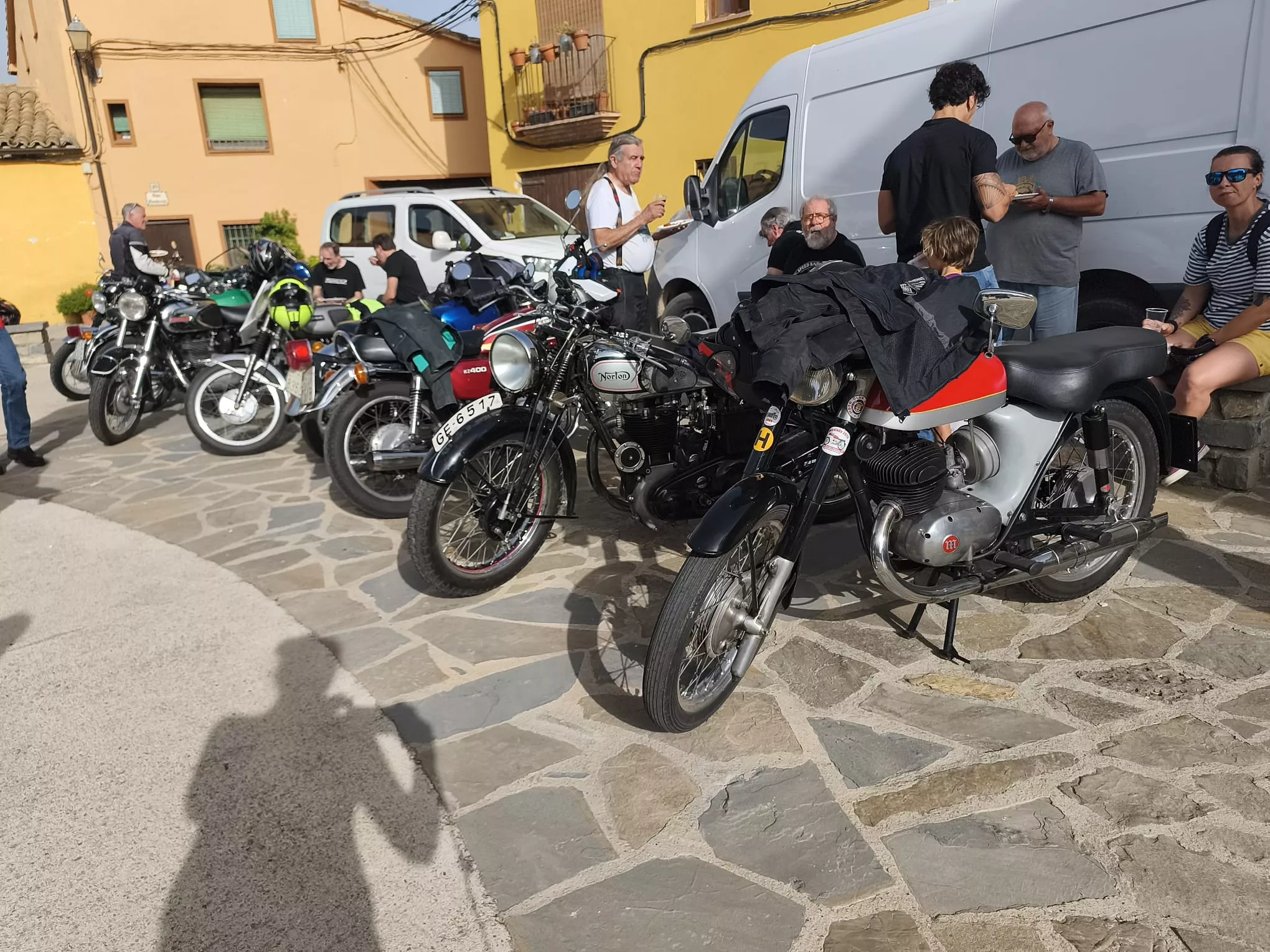 Concentración de motos antiguas en El Grado