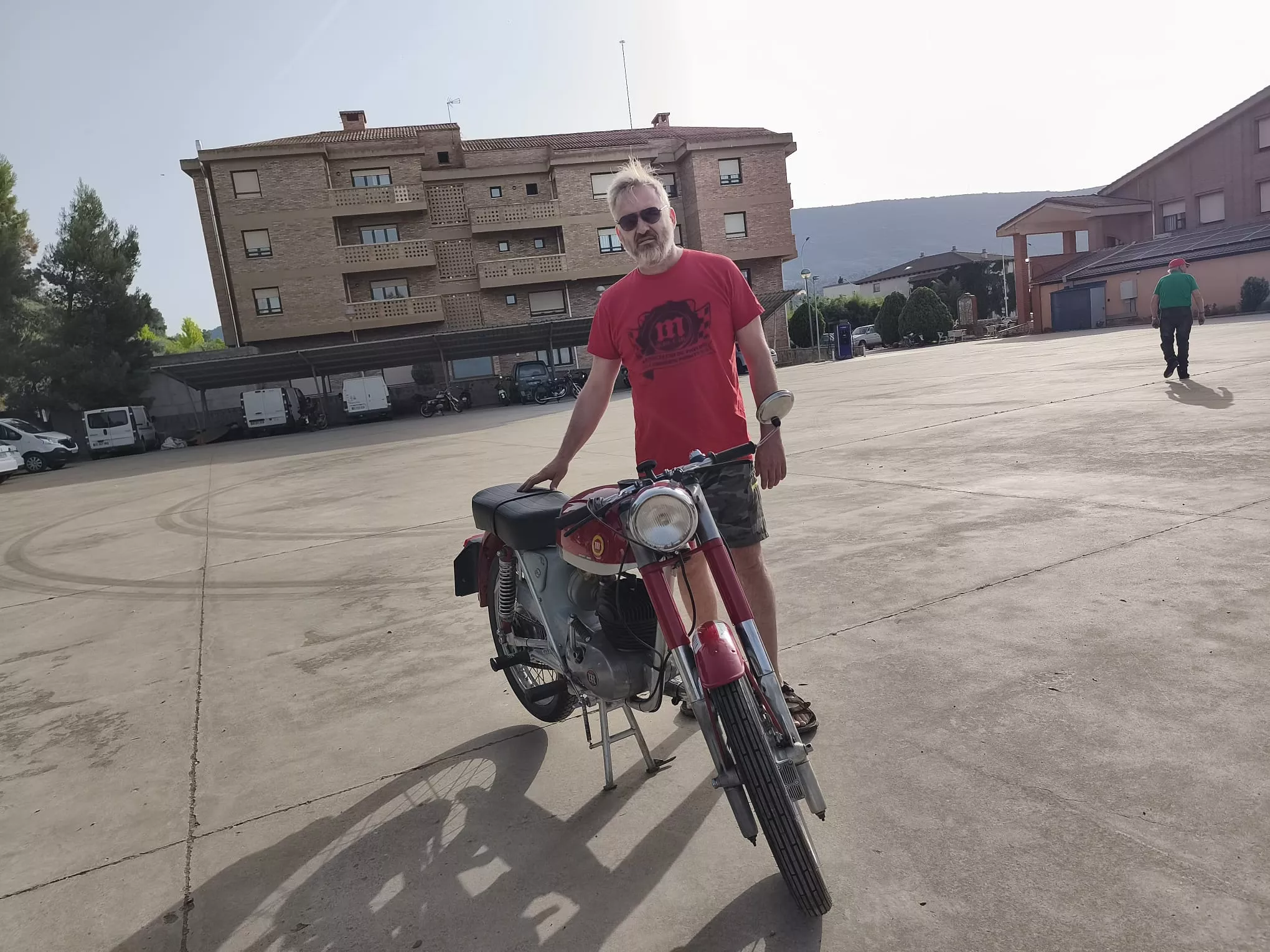 Concentración de motos antiguas en El Grado