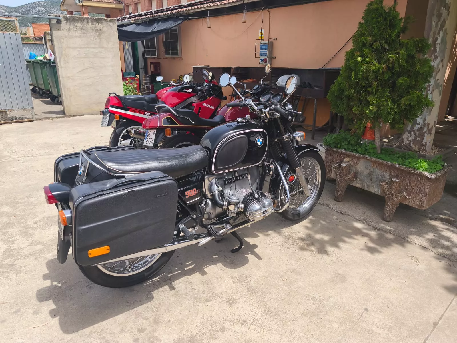 Concentración de motos antiguas en El Grado