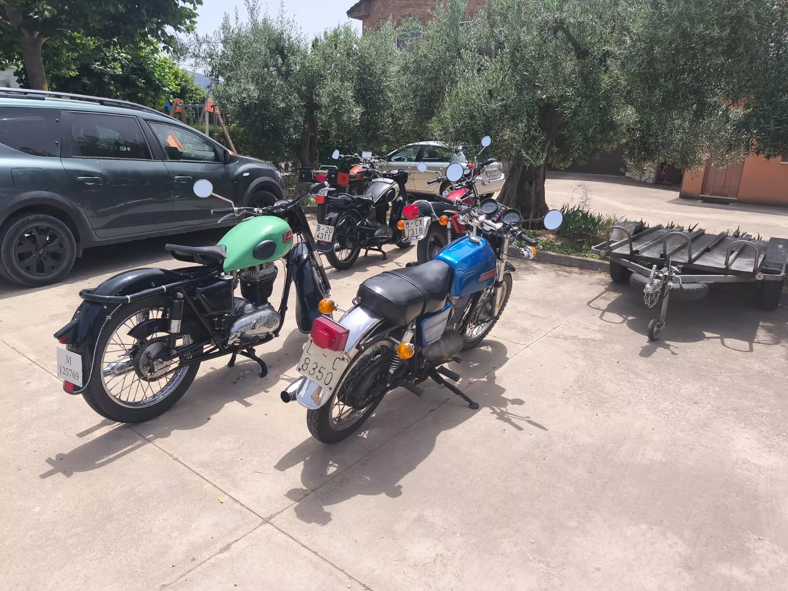 Concentración de motos antiguas en El Grado