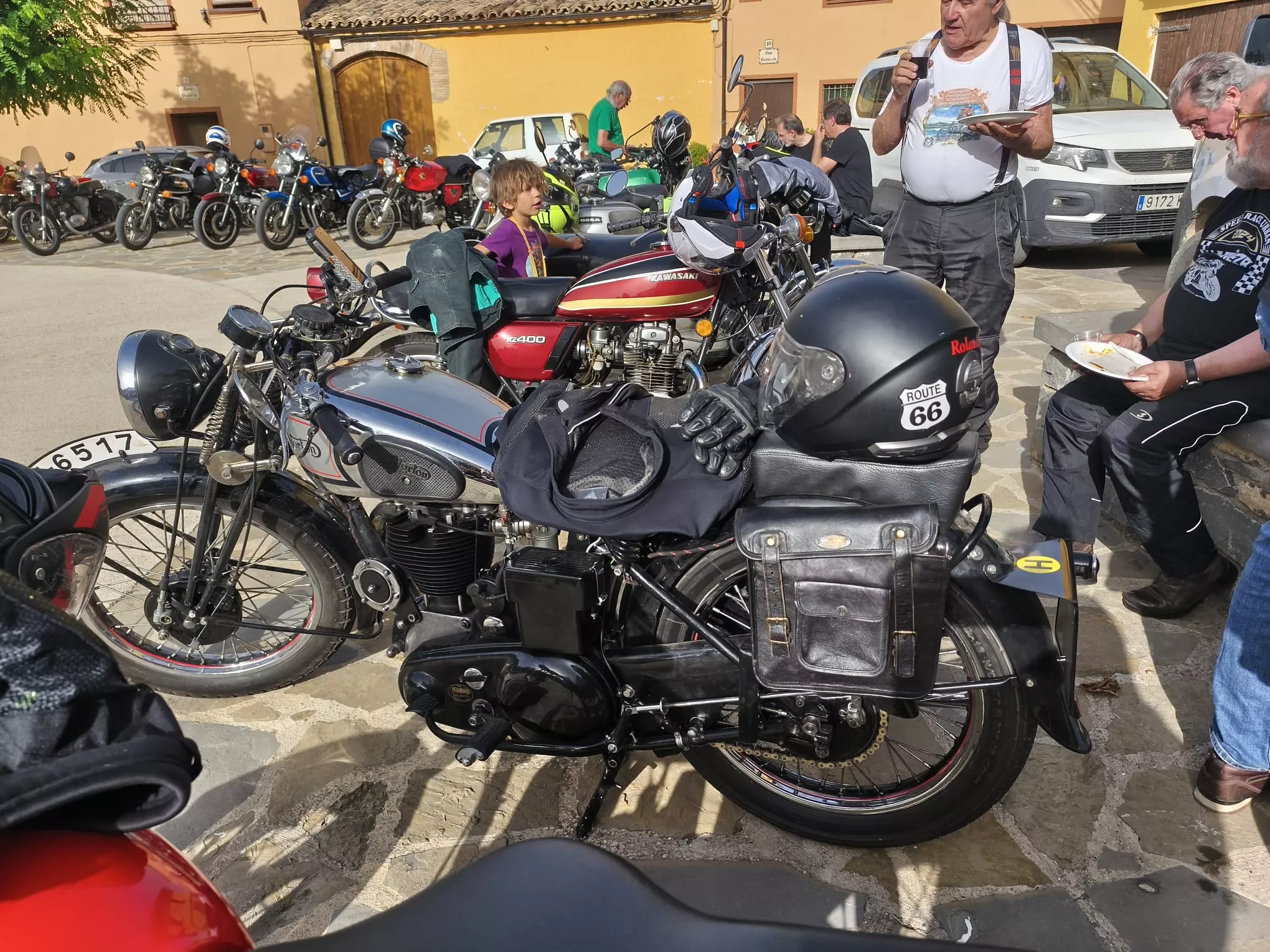 Concentración de motos antiguas en El Grado