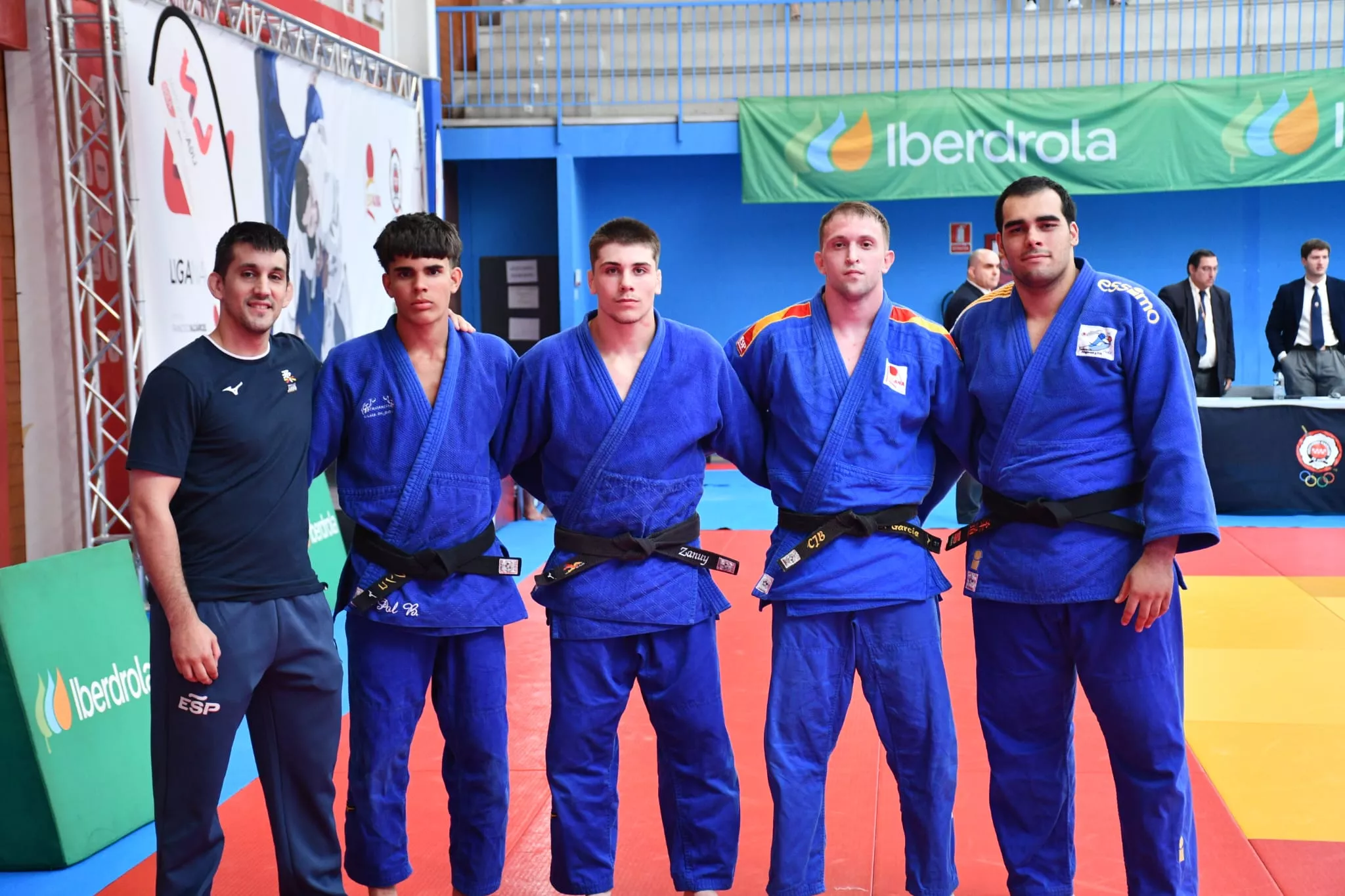 Integrantes del equipo del Club Judo Binéfar.