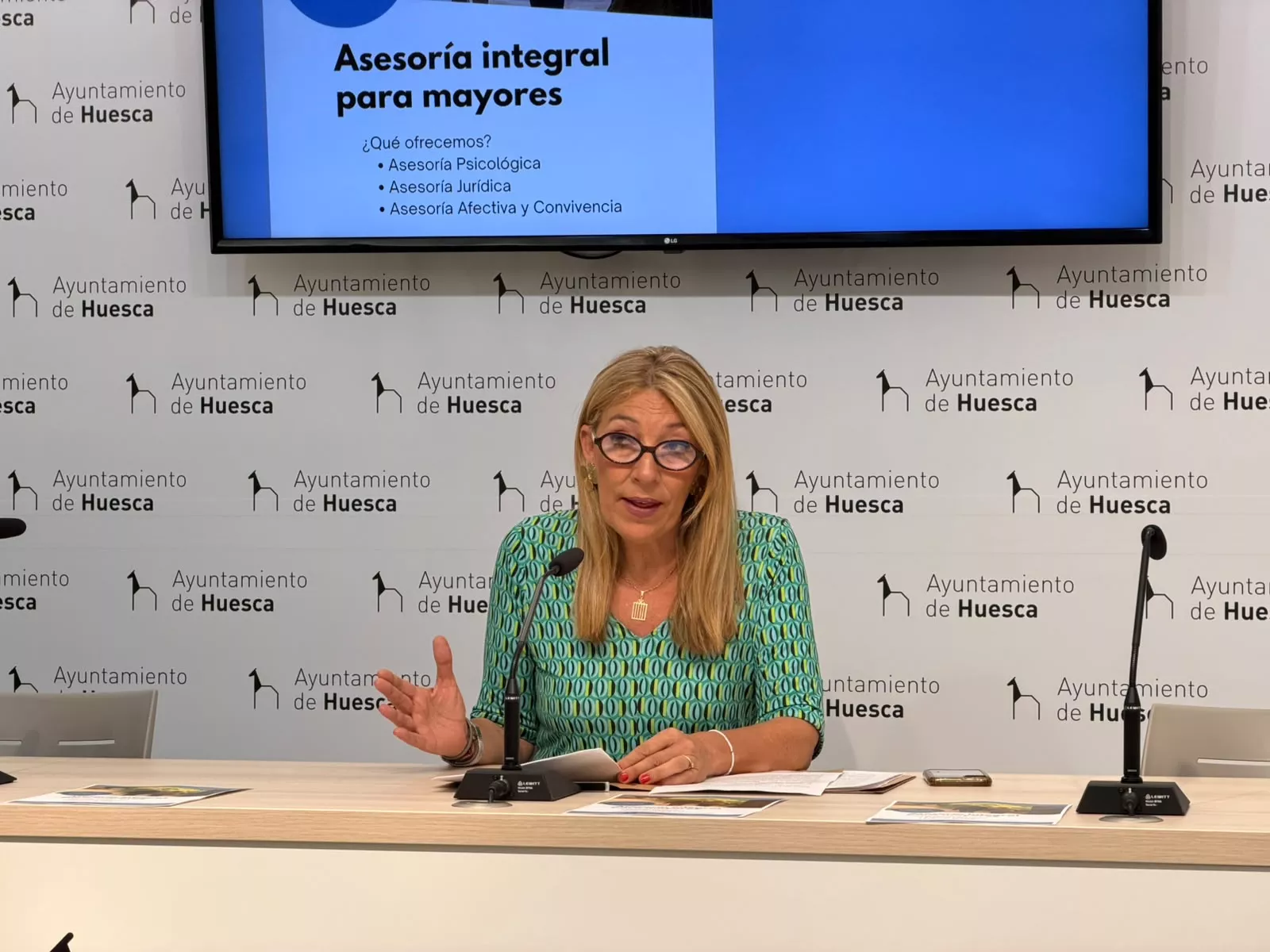 La concejala Marta Escartín ha presentado la Asesoría Integral para Mayores del Ayuntamiento de Huesca.