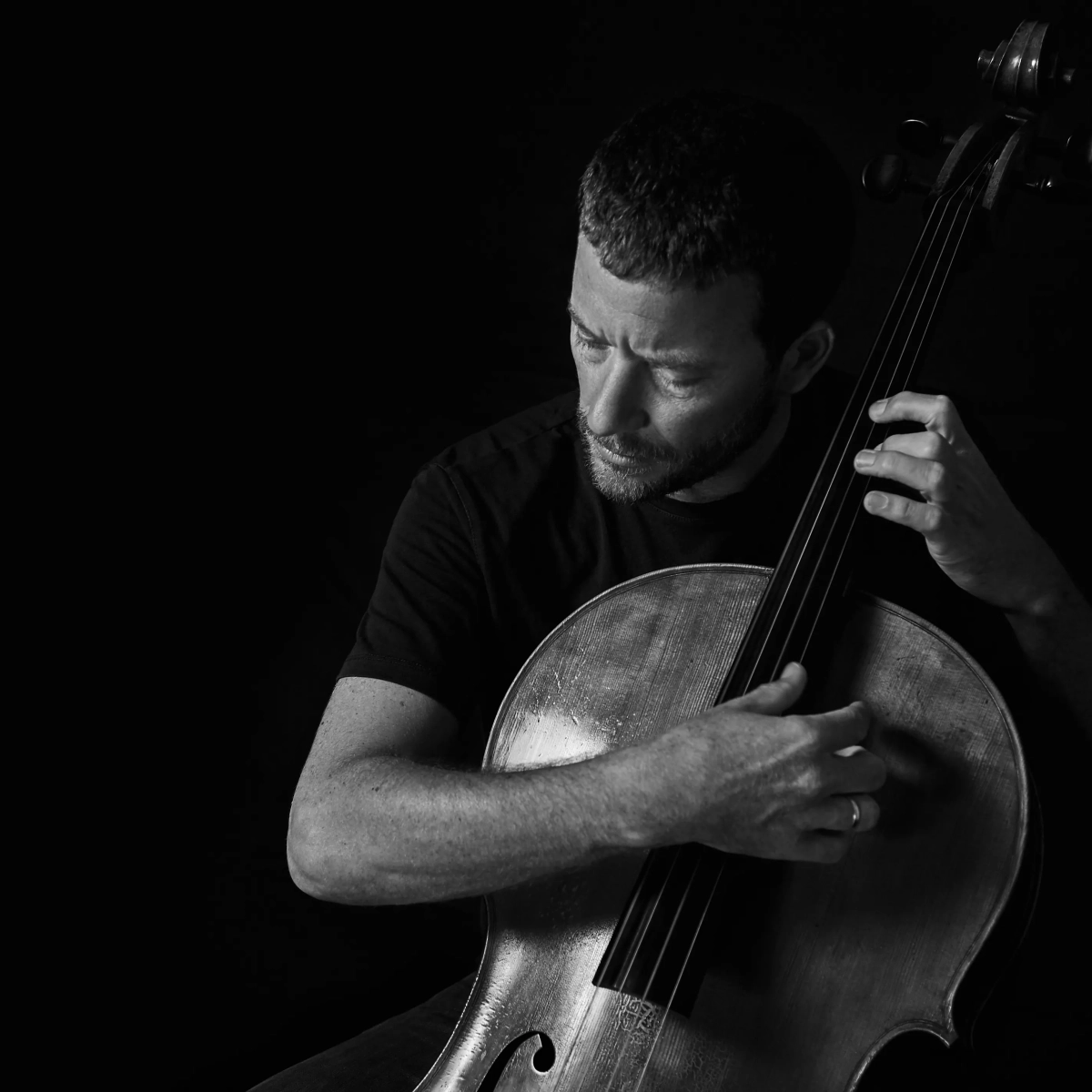 Matthieu Saglio. Foto Sonna Matthieu Saglio. Foto Sonna