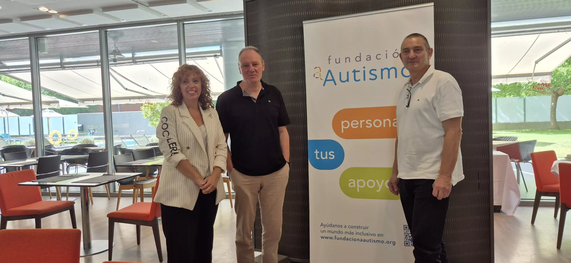 Pula Rodríguez, Miguel Ángel Millán y Severo Acín, miembros de la Fundación Autismo. Foto Myriam Martínez