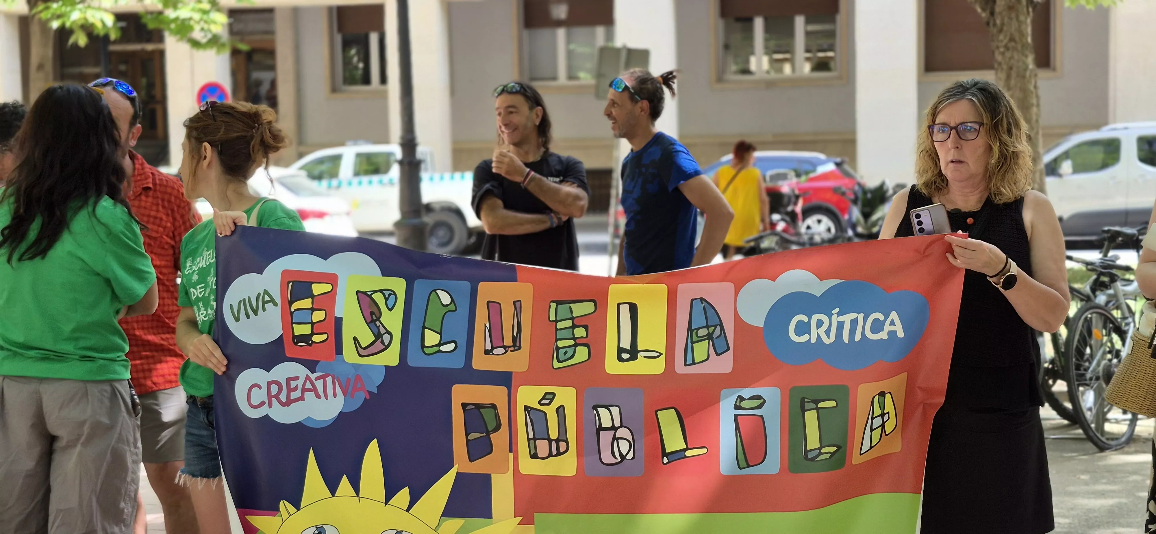 Concentración por la escuela pública y contra los expedientes a docentes. Foto Myriam Martínez